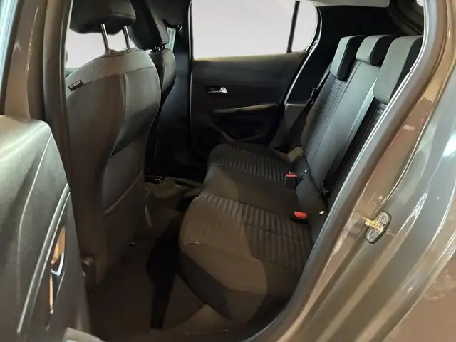 Peugeot 208 view 8