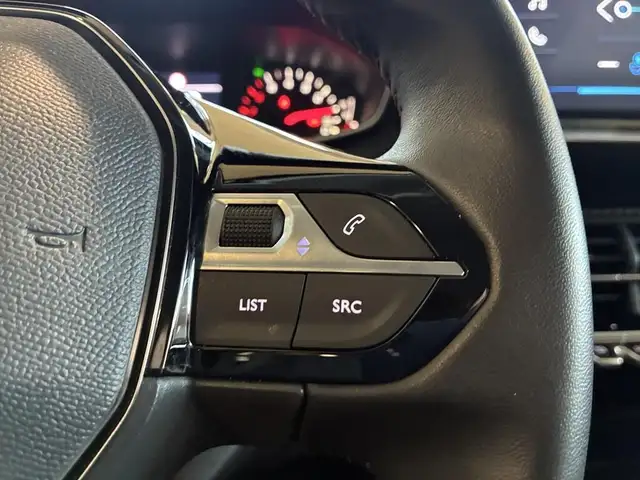 Peugeot 208 view 14