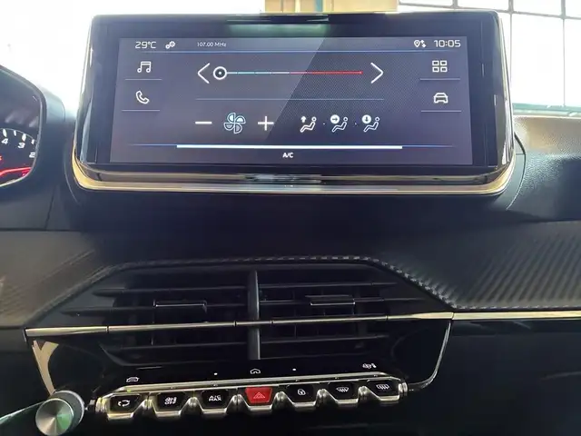 Peugeot 208 view 10