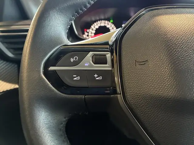 Peugeot 208 view 13