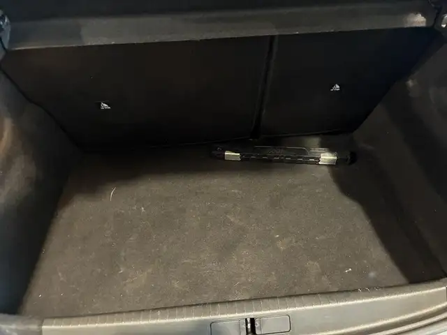 Peugeot 208 view 9