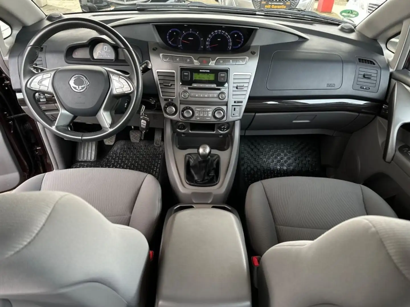SsangYong Rodius 2.2 Diesel 2WD M/T Roşu - 1