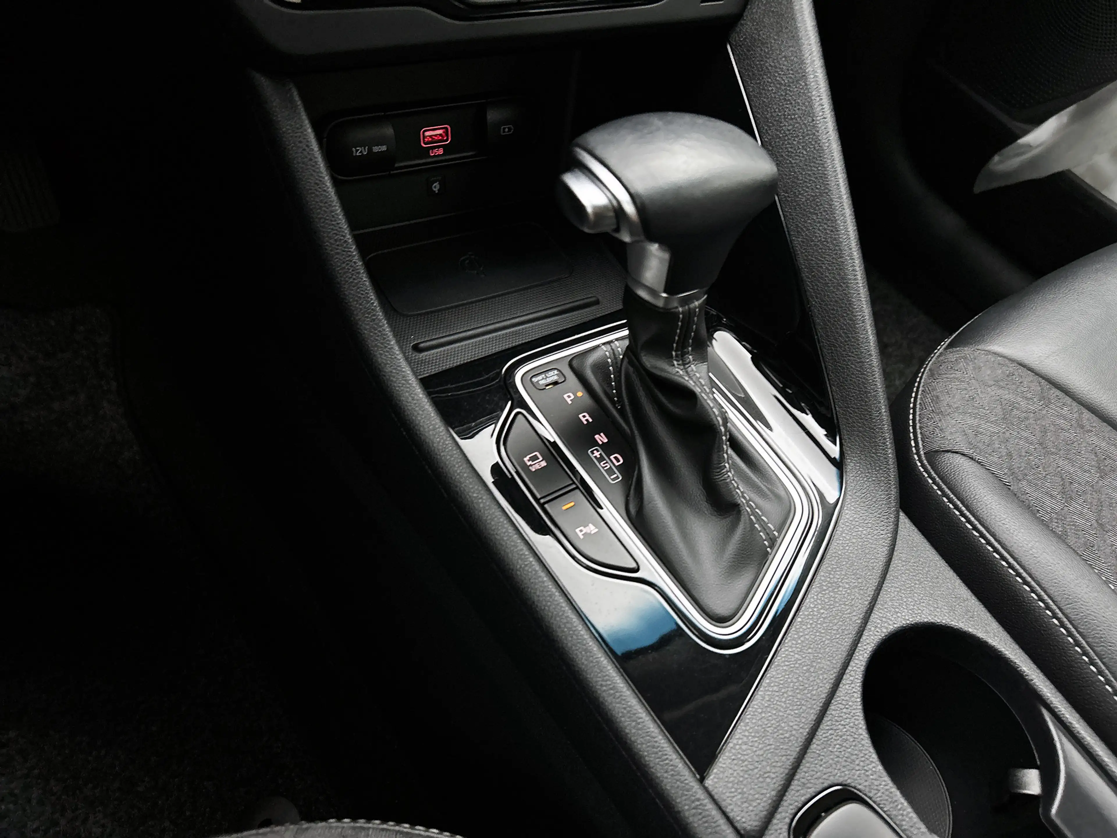 Kia Niro 1.6 GDi Hybrid DynamicLine — photo 13