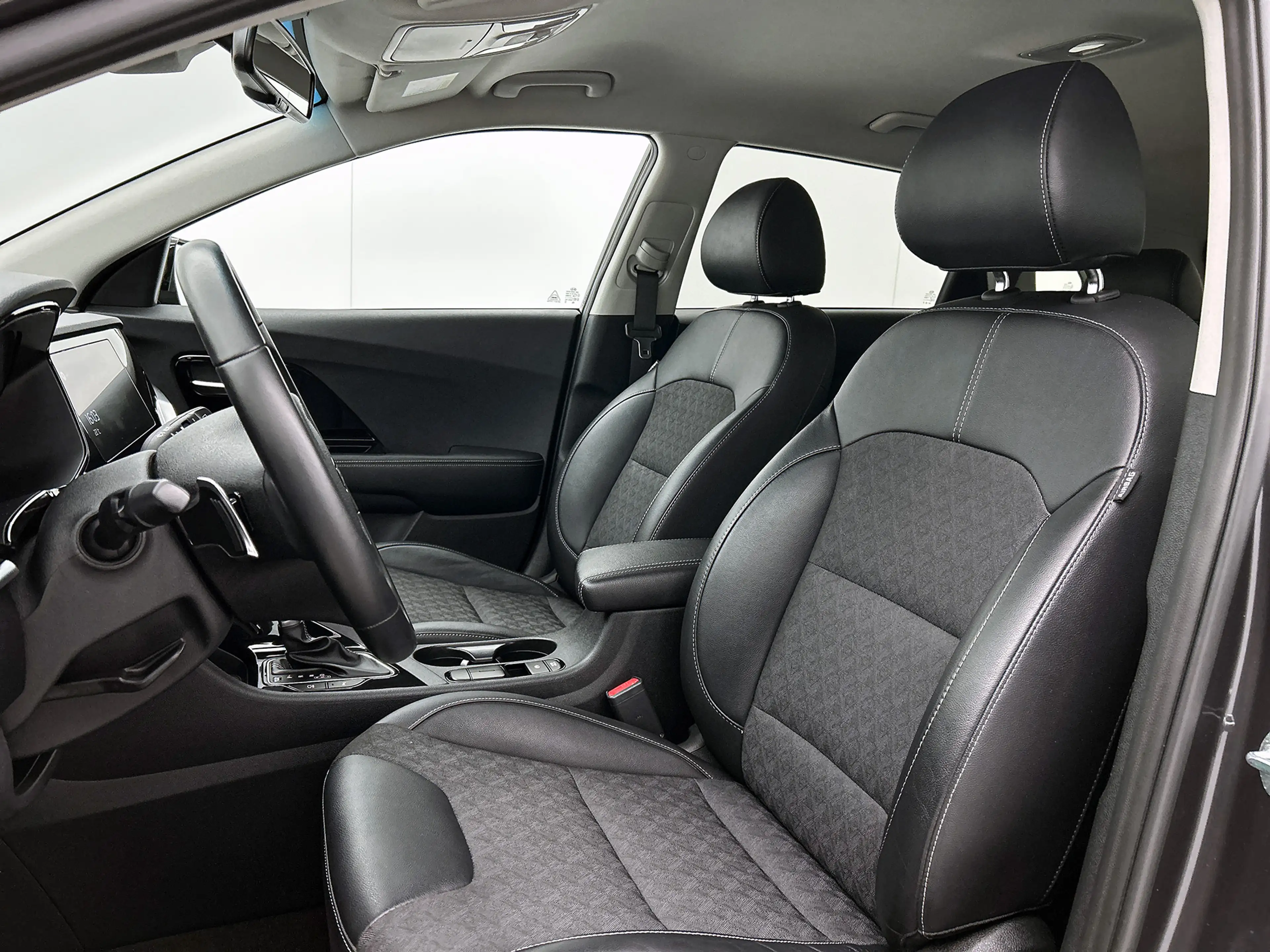 Kia Niro 1.6 GDi Hybrid DynamicLine — photo 4