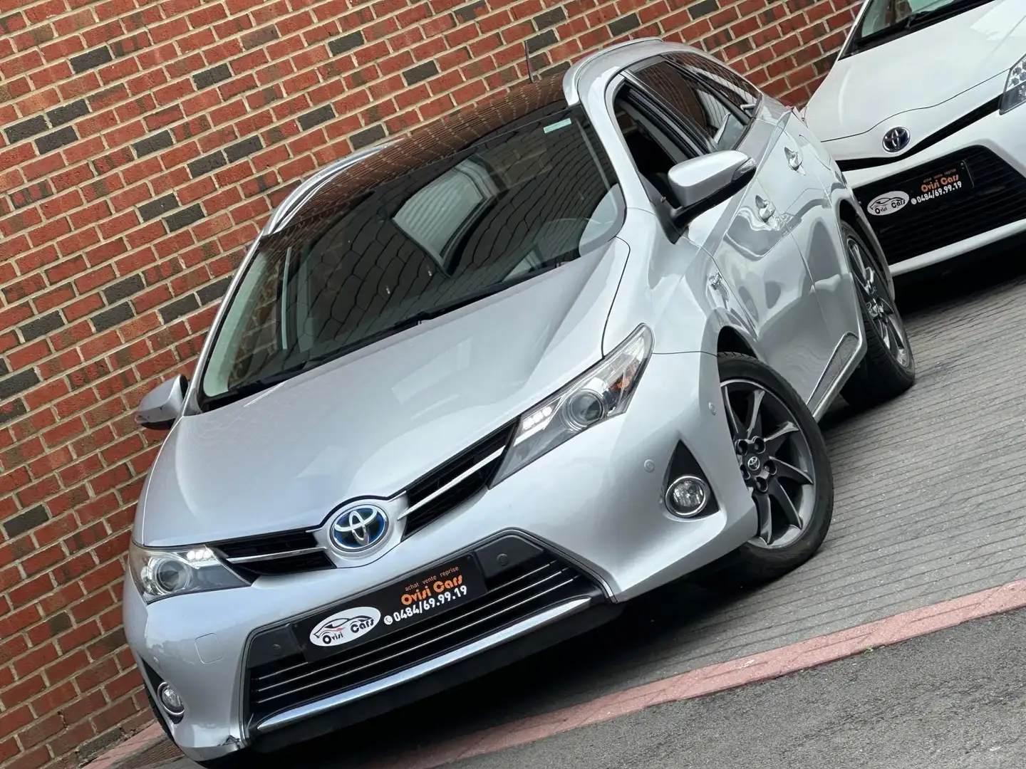 Toyota Auris // FULL CARNET D’ENTRETIEN // Argent - 1