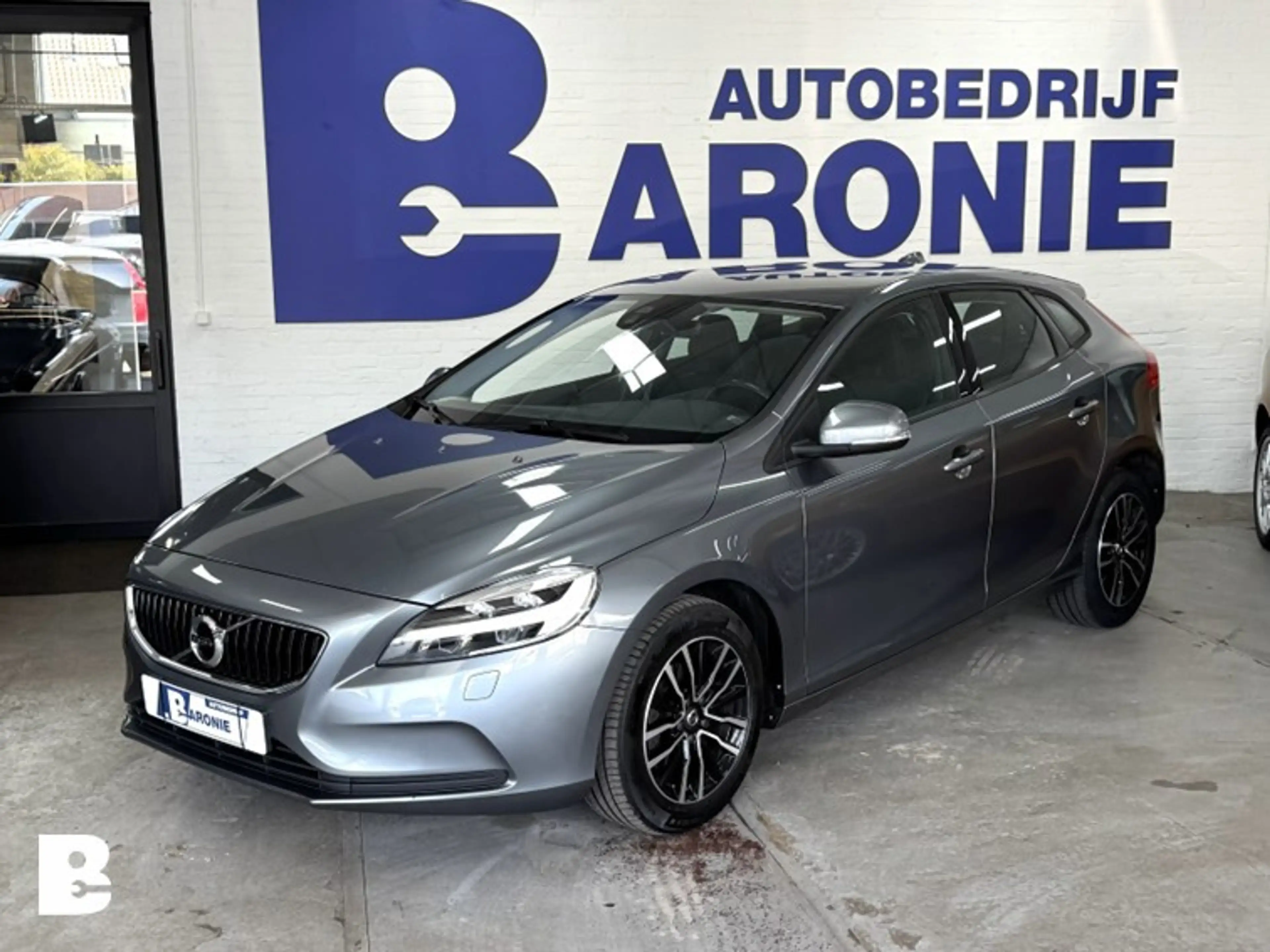 Volvo V40 2.0 T2 Nordic+ — photo 3