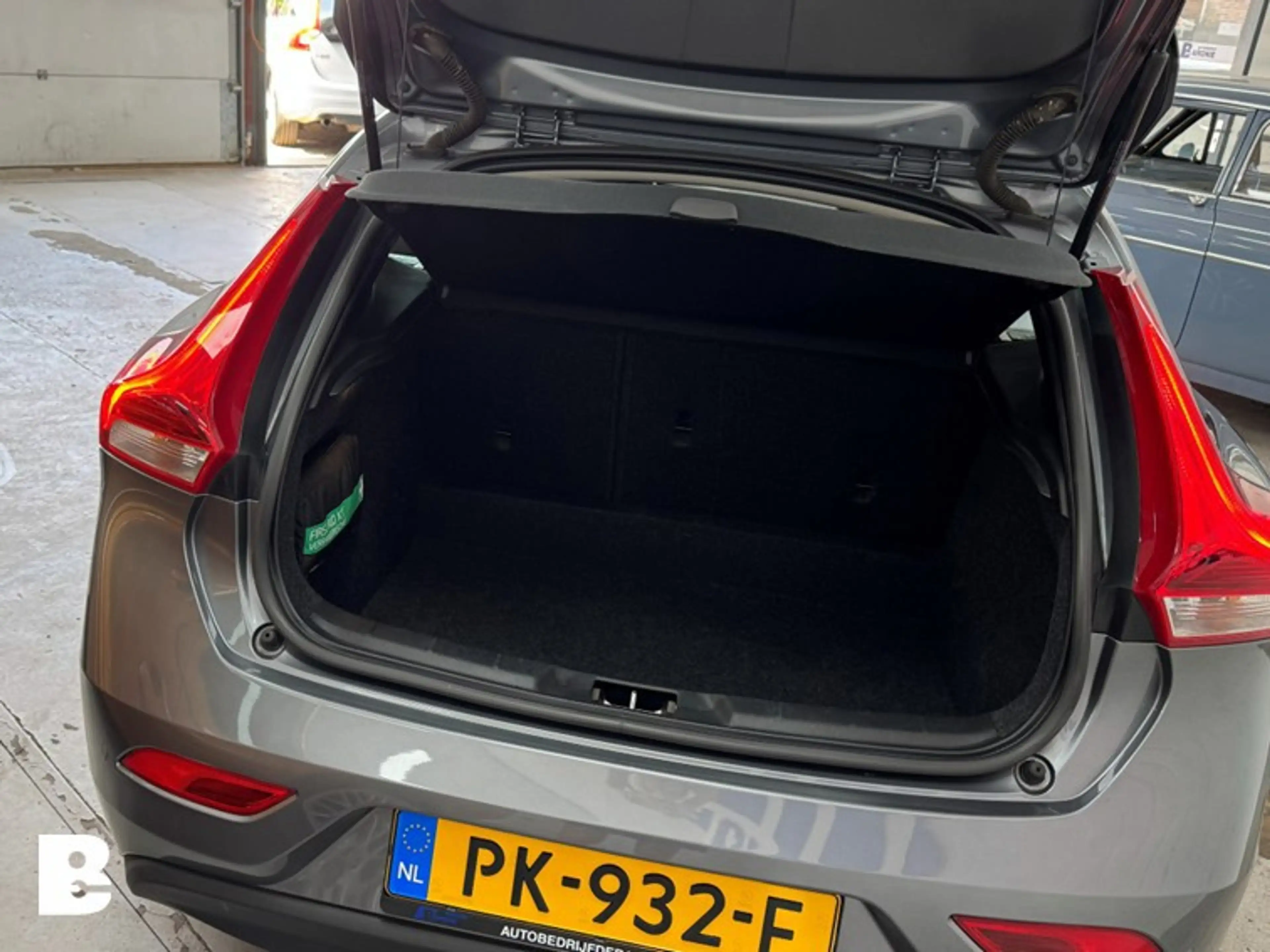 Volvo V40 2.0 T2 Nordic+ — photo 10