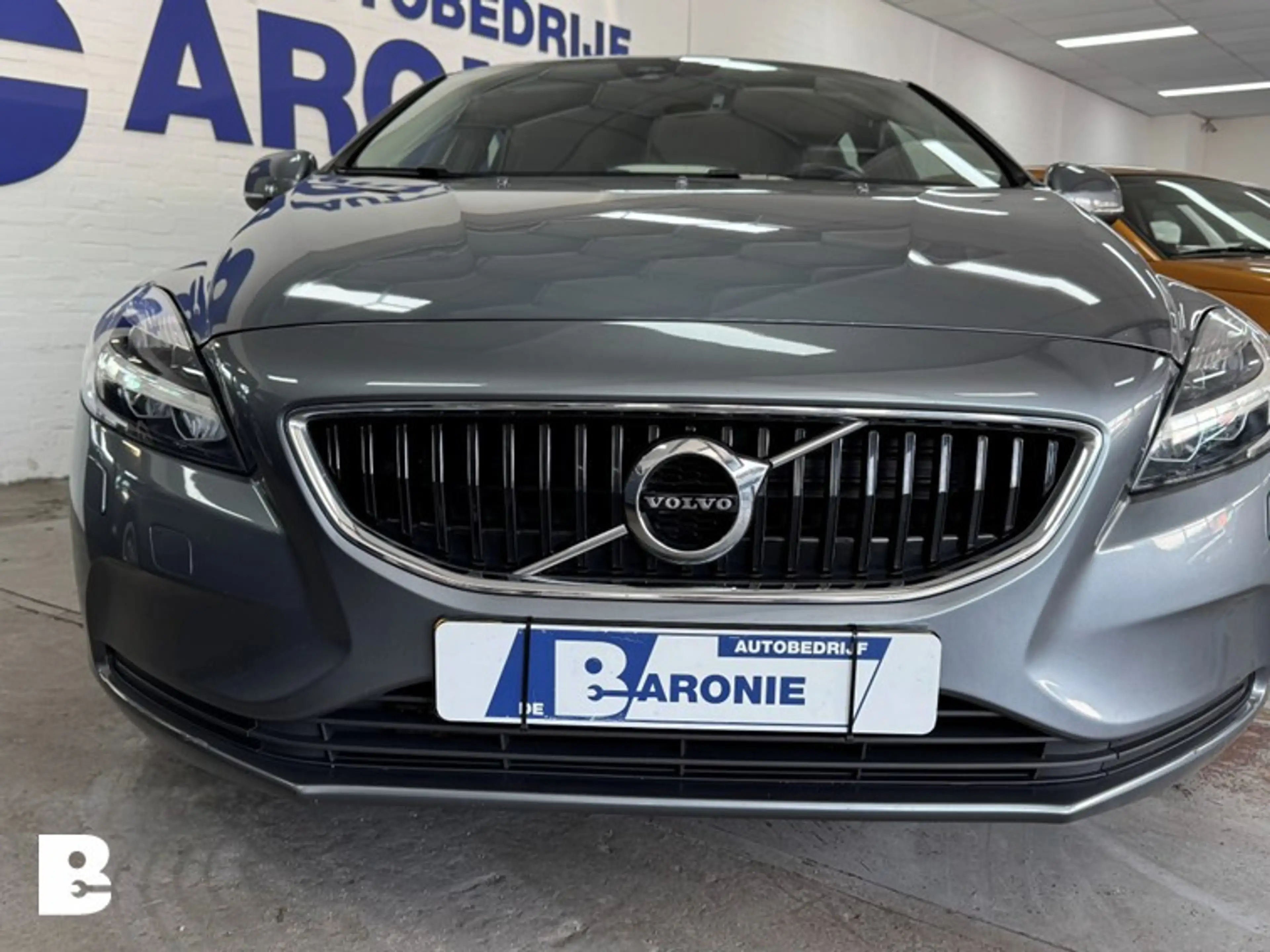 Volvo V40 2.0 T2 Nordic+ — photo 11