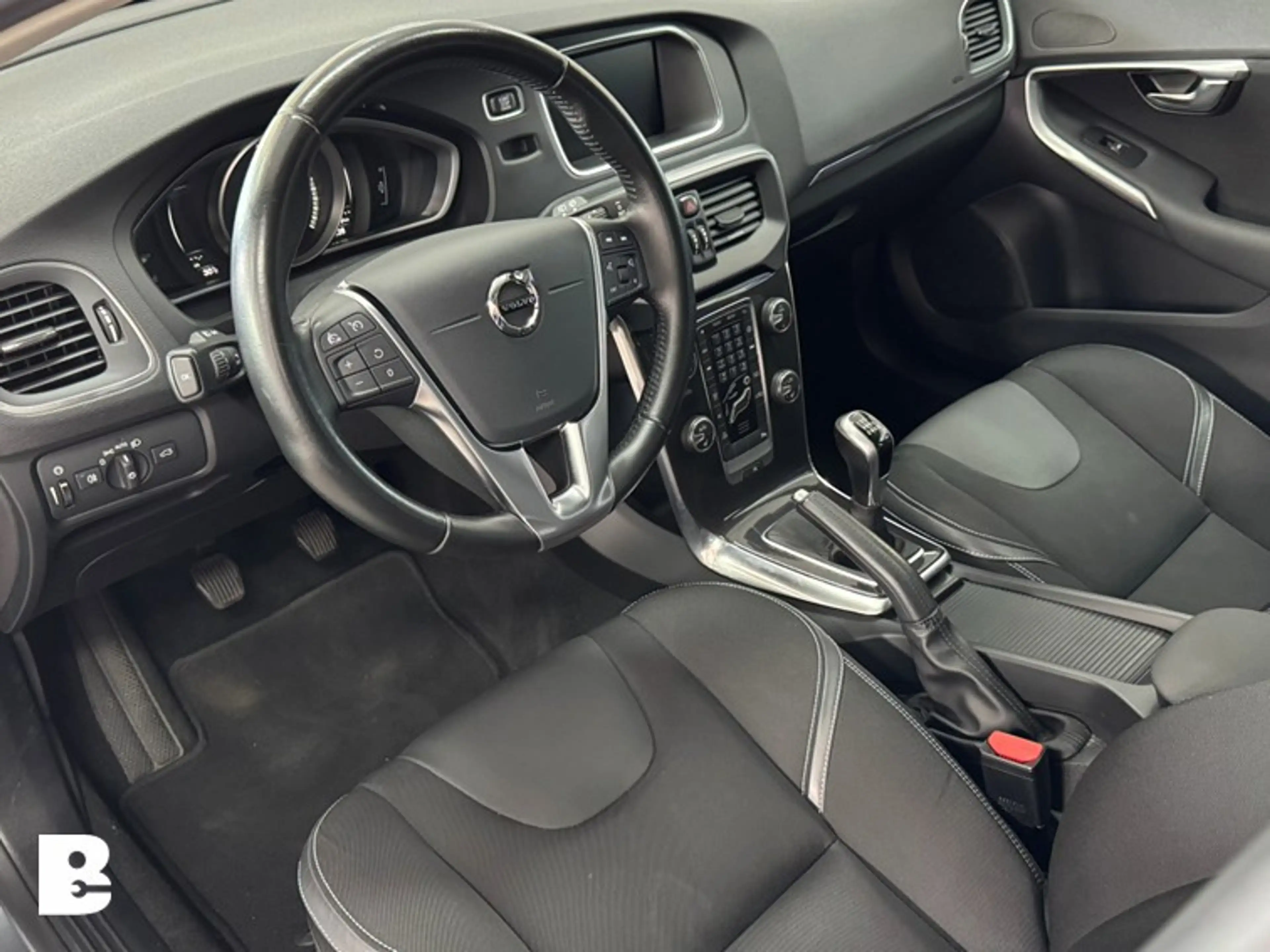 Volvo V40 2.0 T2 Nordic+ — photo 15