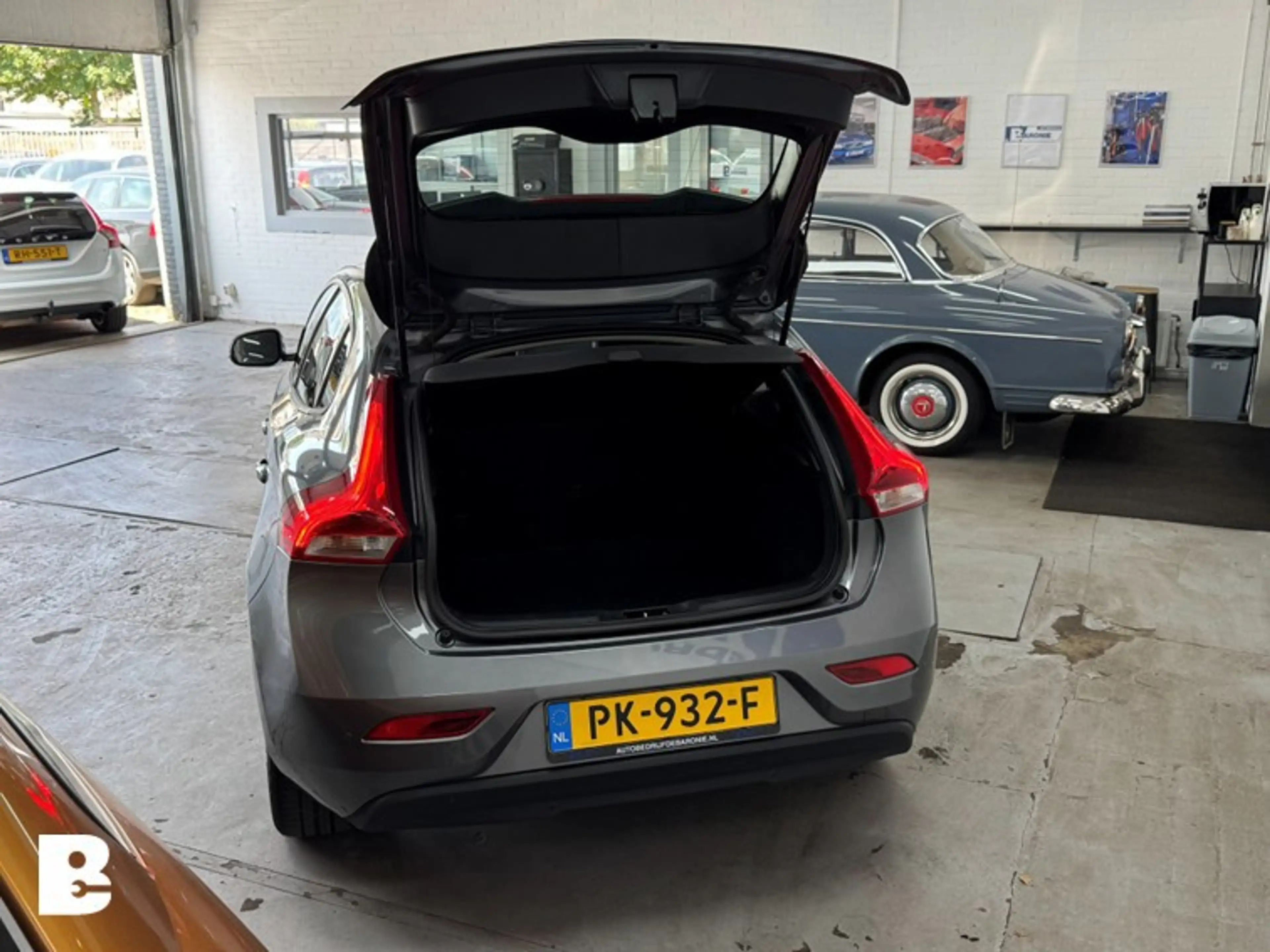 Volvo V40 2.0 T2 Nordic+ — photo 9