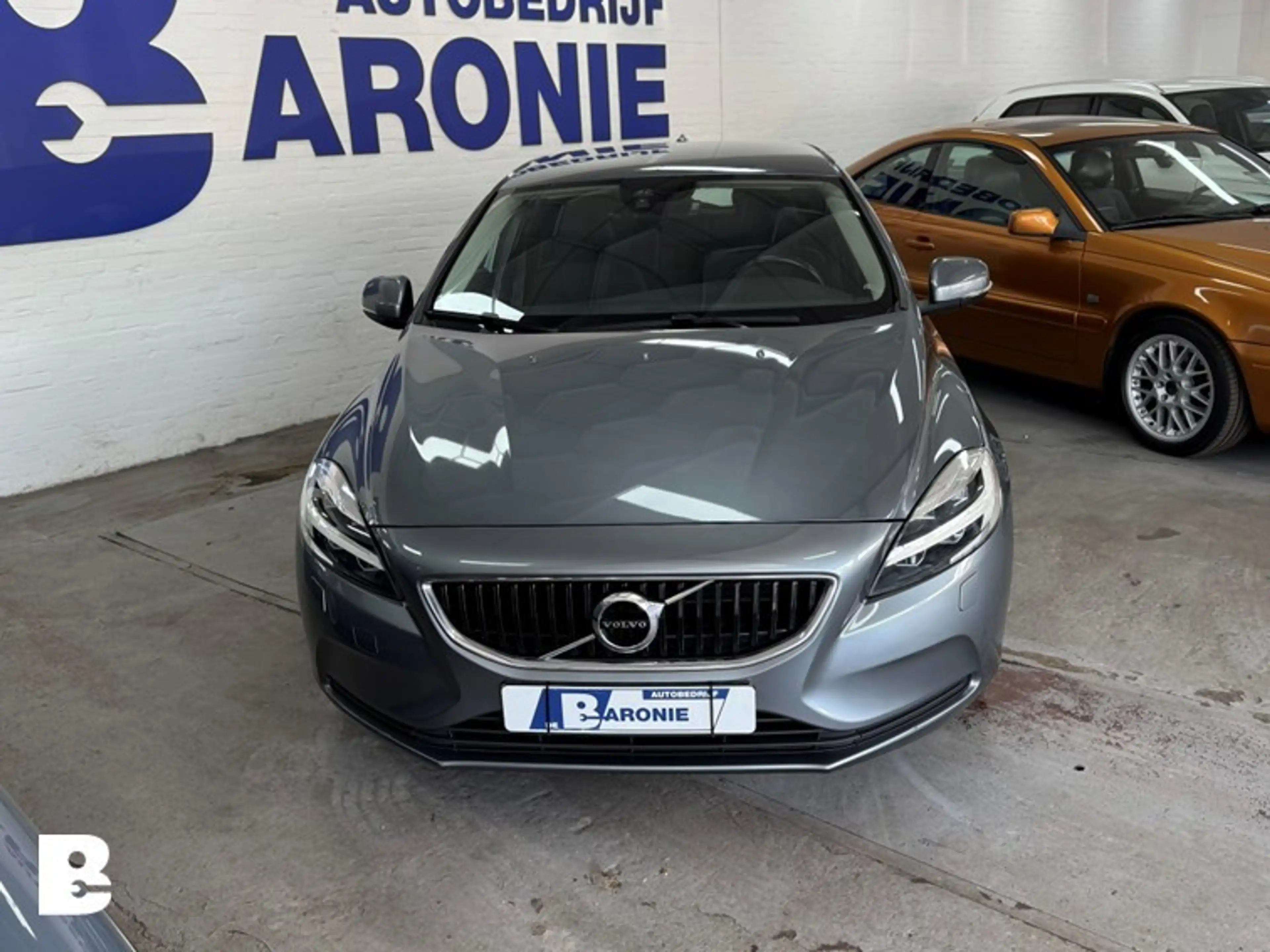 Volvo V40 2.0 T2 Nordic+ — photo 4