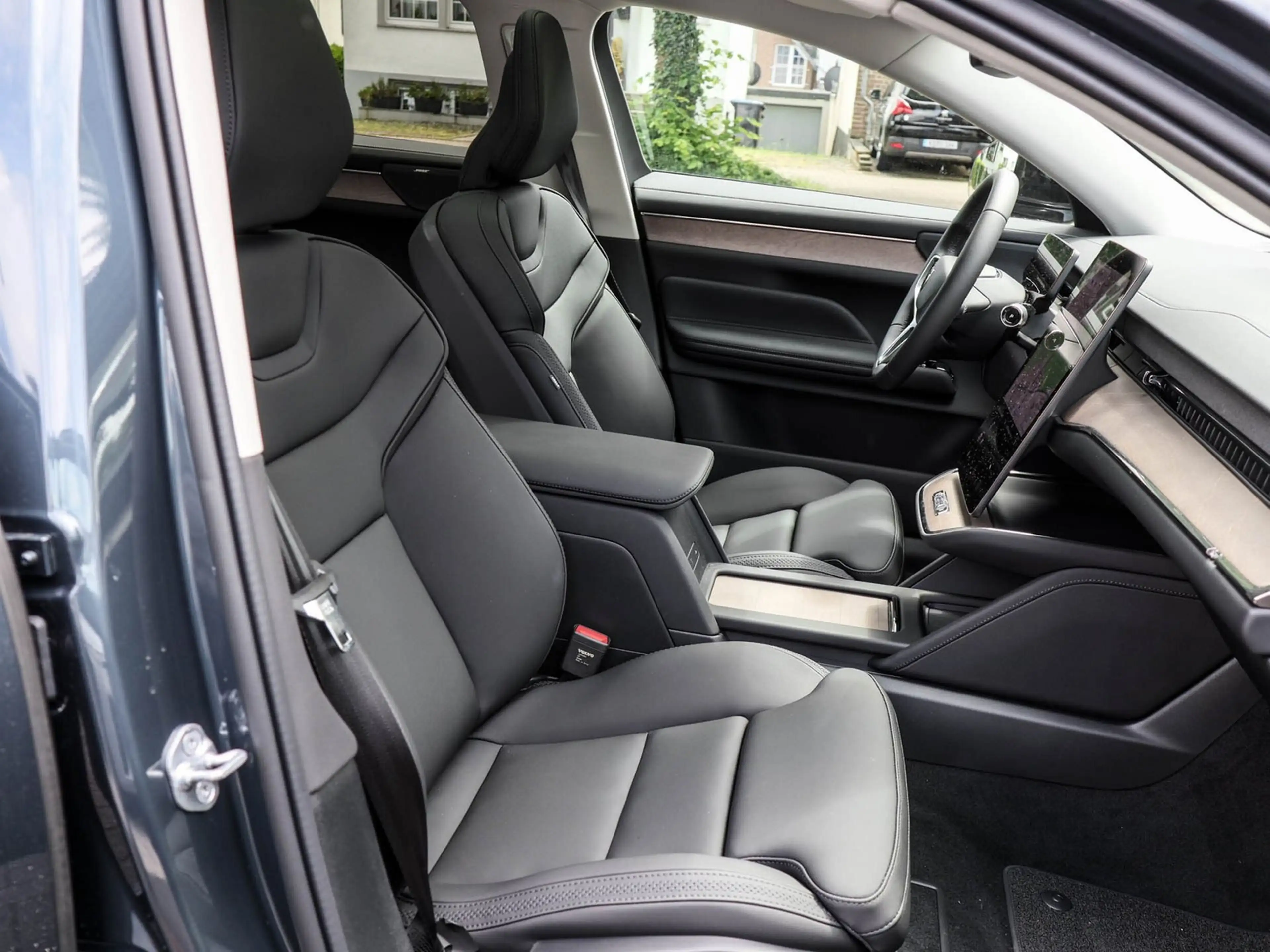 Volvo ES90 Plus Single Motor Extended Range RWD — photo 6