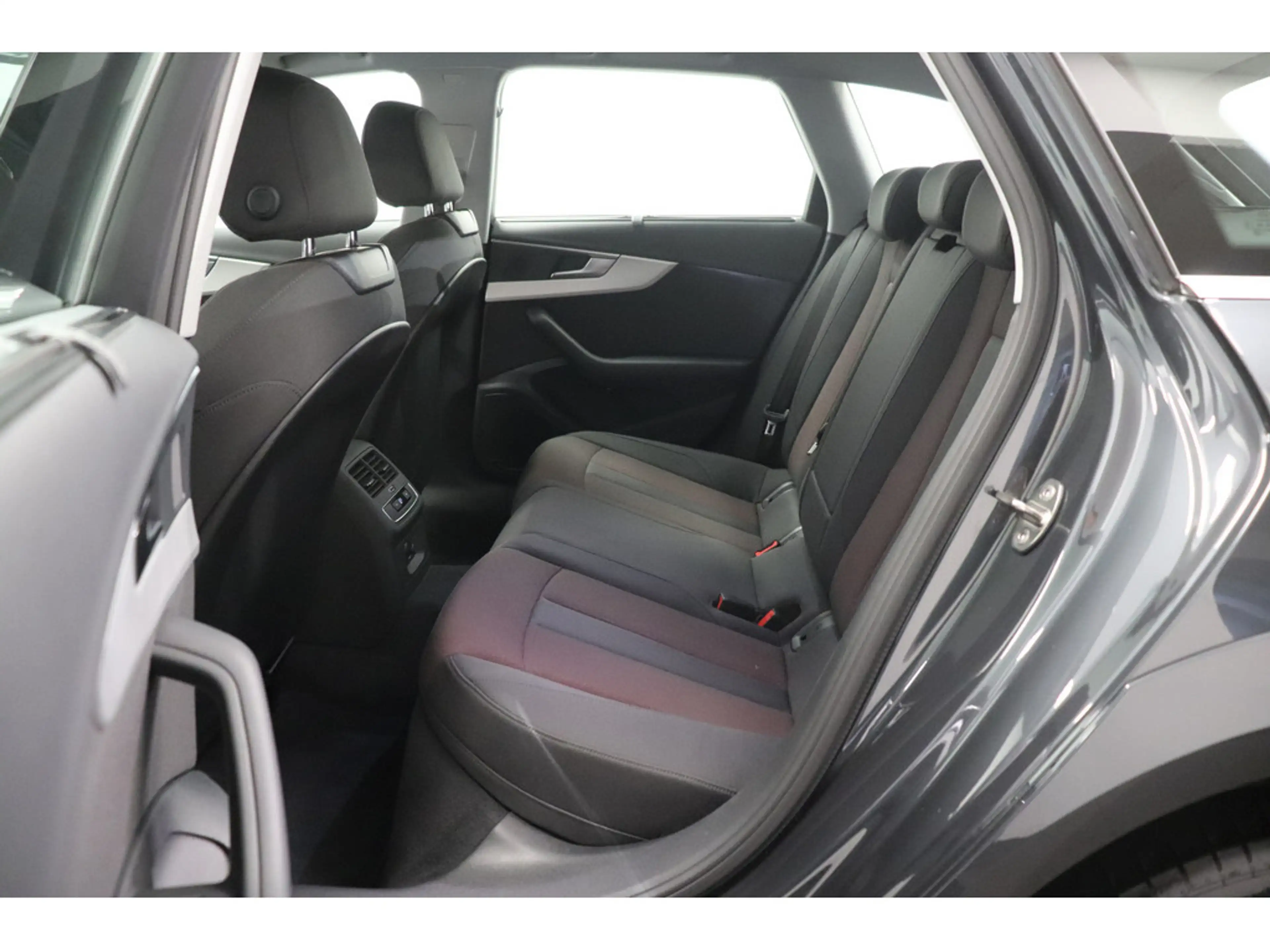 Audi A4 allroad 45 2.0 TFSI quattro #Matrix #NAVI — photo 14