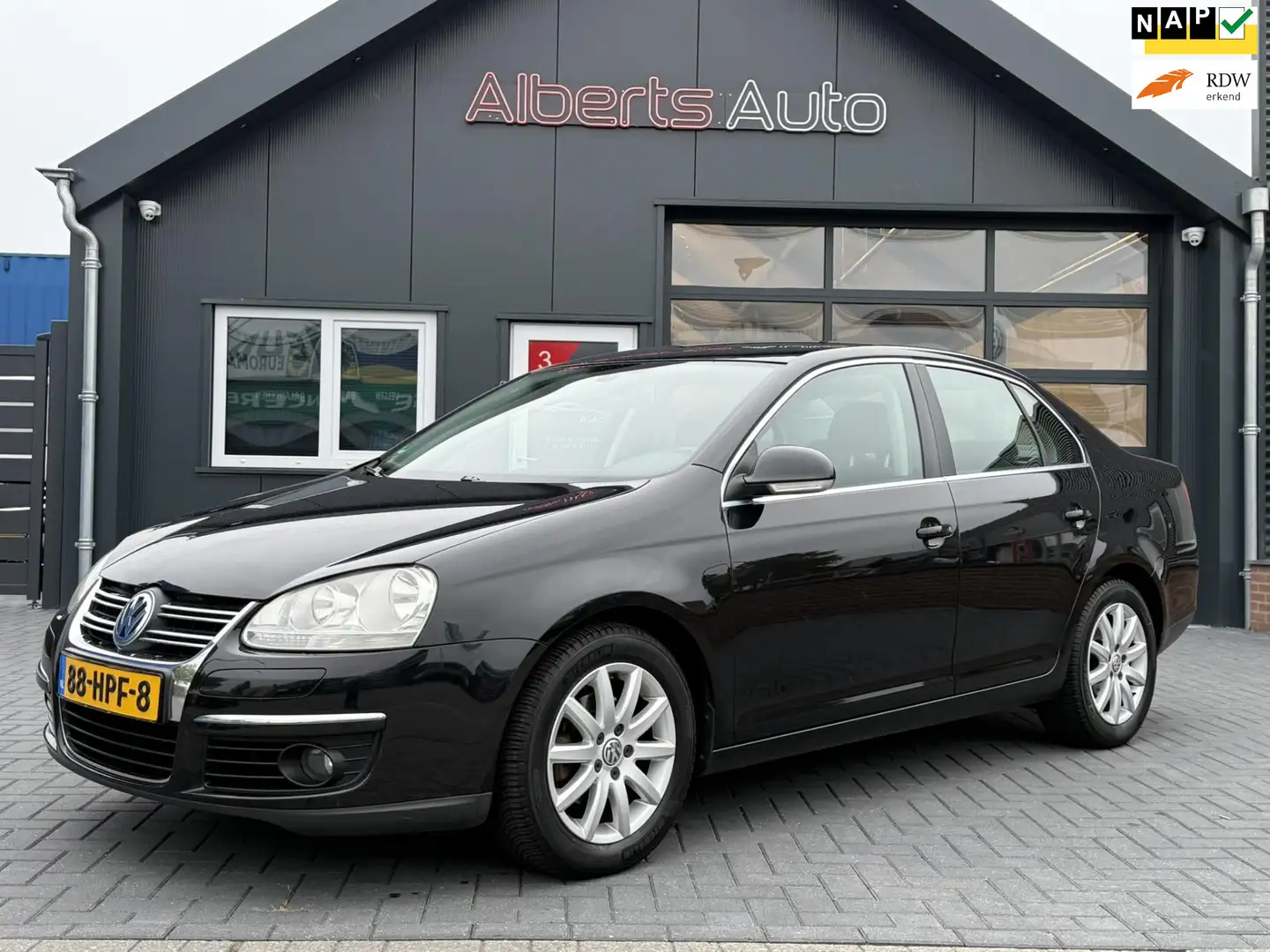 Volkswagen Jetta 1.6 Comfortline | NIEUWE APK + BEURT | AIRCO | CRU Schwarz - 1