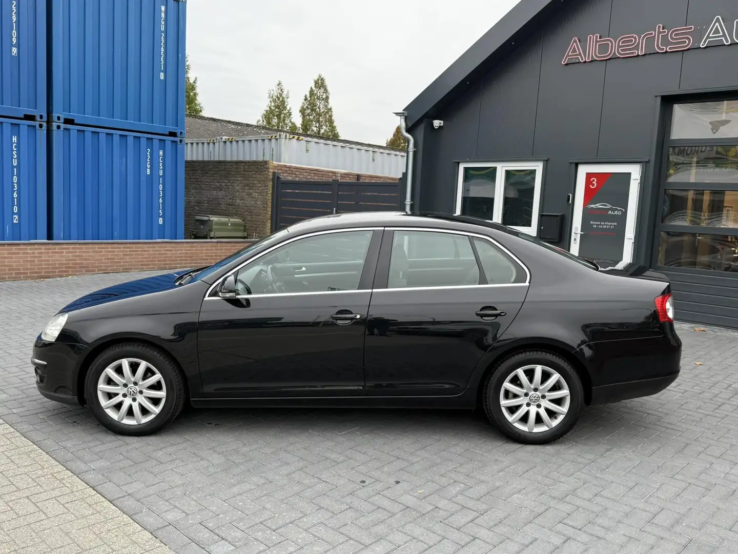 Volkswagen Jetta 1.6 Comfortline | NIEUWE APK + BEURT | AIRCO | CRU Schwarz - 2