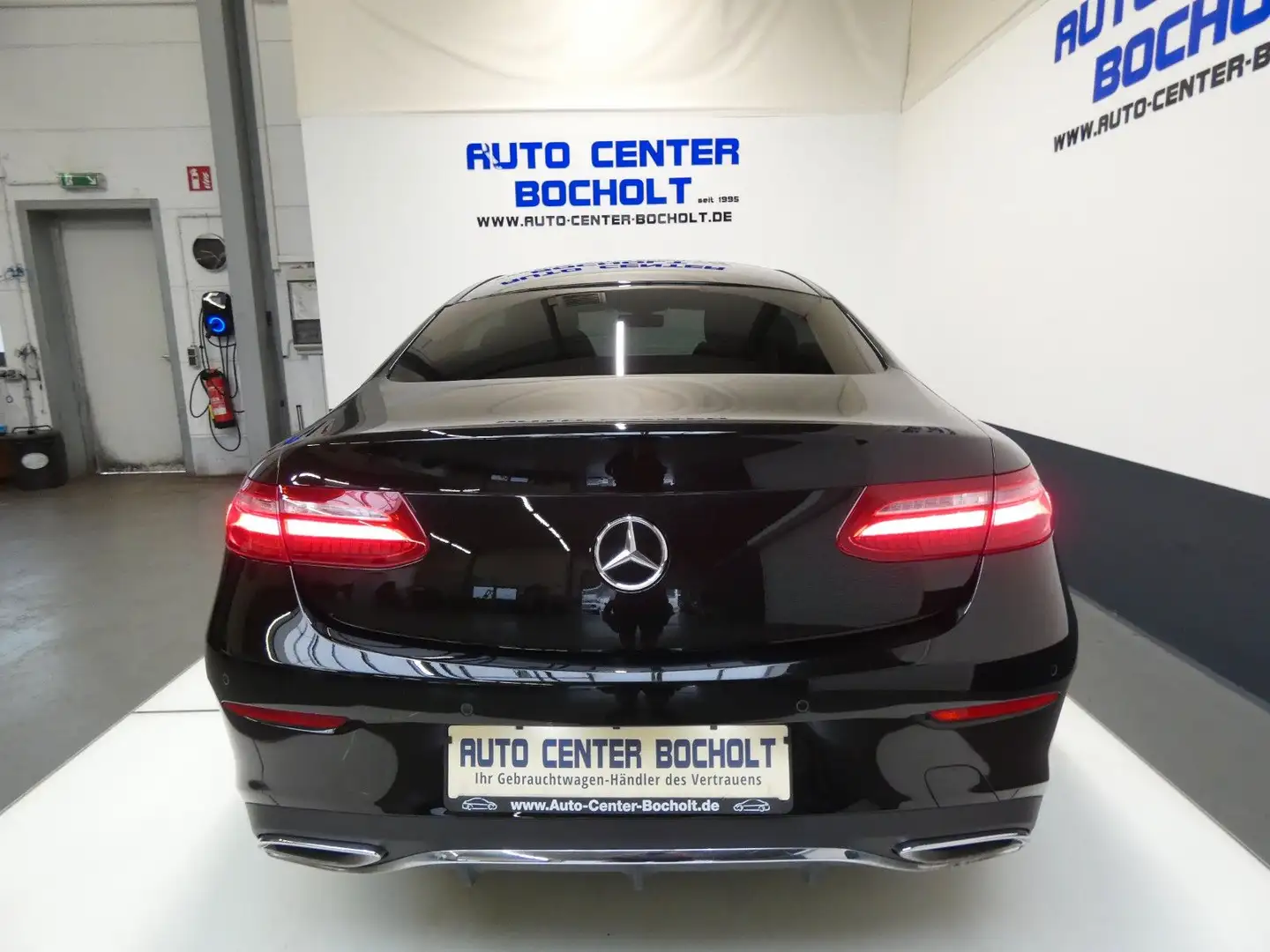 Mercedes-Benz E 300 Coupe AMG Line*Leder*Panorama*LM 20 Schwarz - 2
