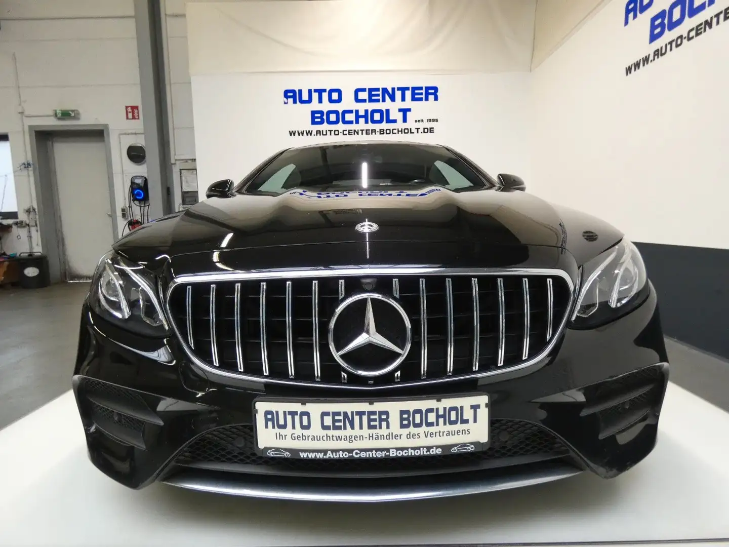 Mercedes-Benz E 300 Coupe AMG Line*Leder*Panorama*LM 20 Schwarz - 1
