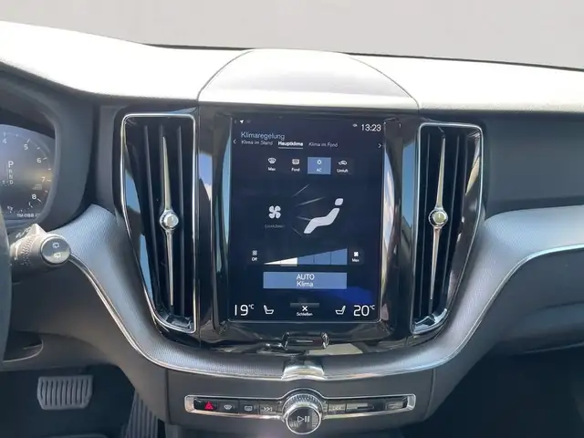 Volvo XC60 view 11