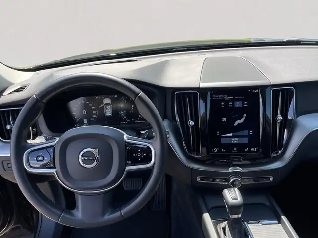 Volvo XC60 view 8