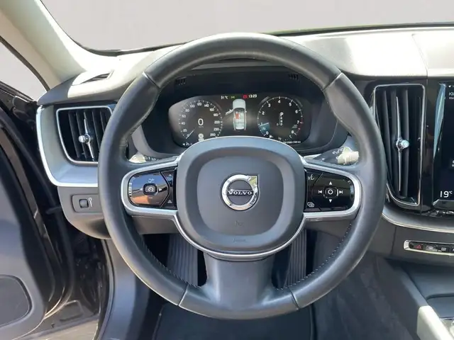 Volvo XC60 view 9