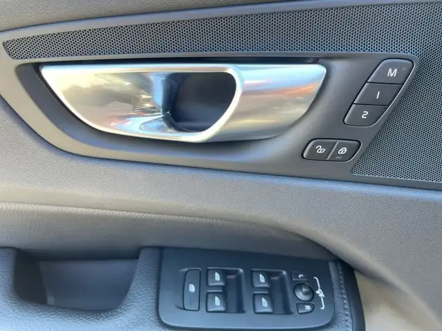 Volvo XC60 view 13