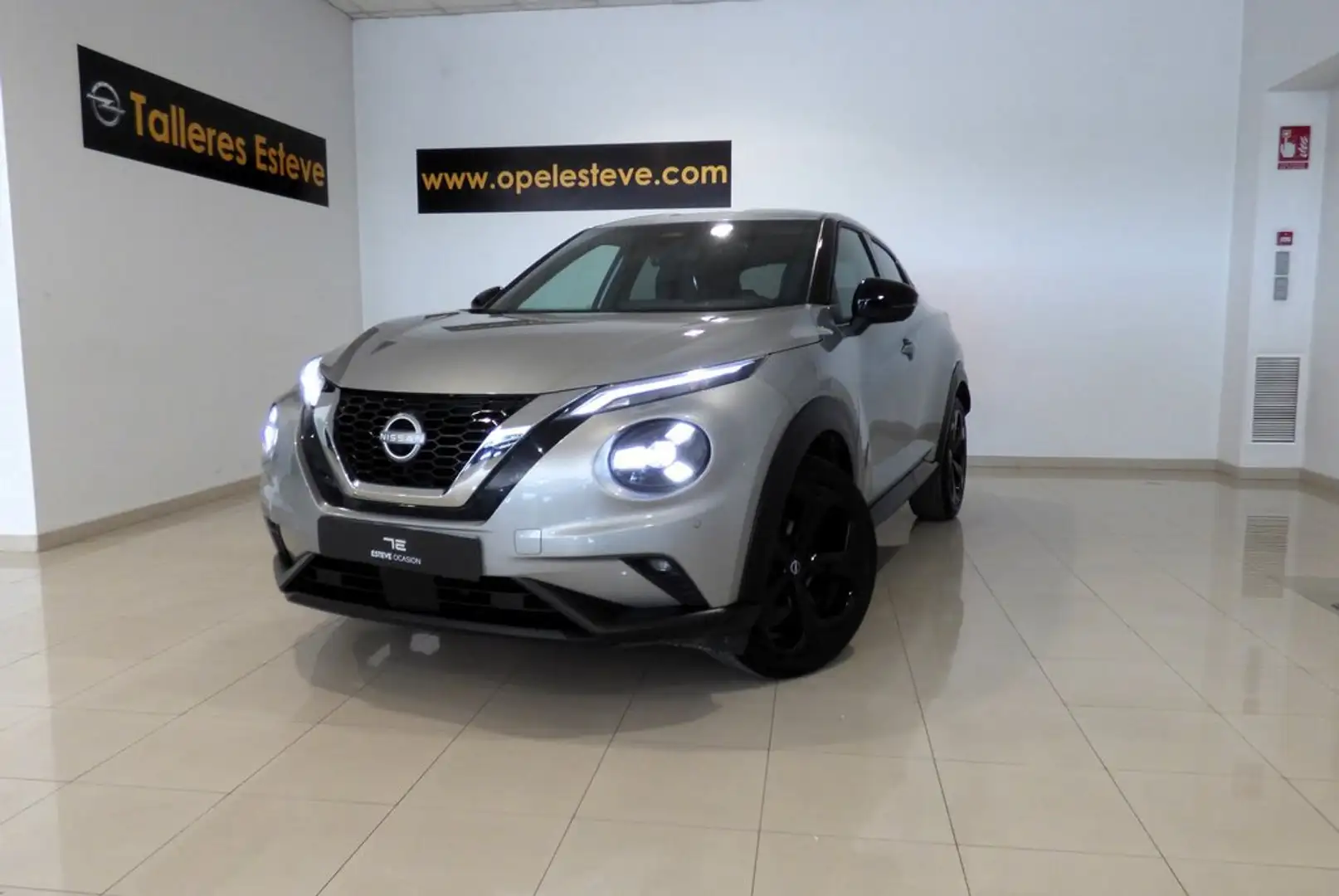 Nissan Juke 1.0 DIG-T Tekna 4x2 84kW Burdeos - 2