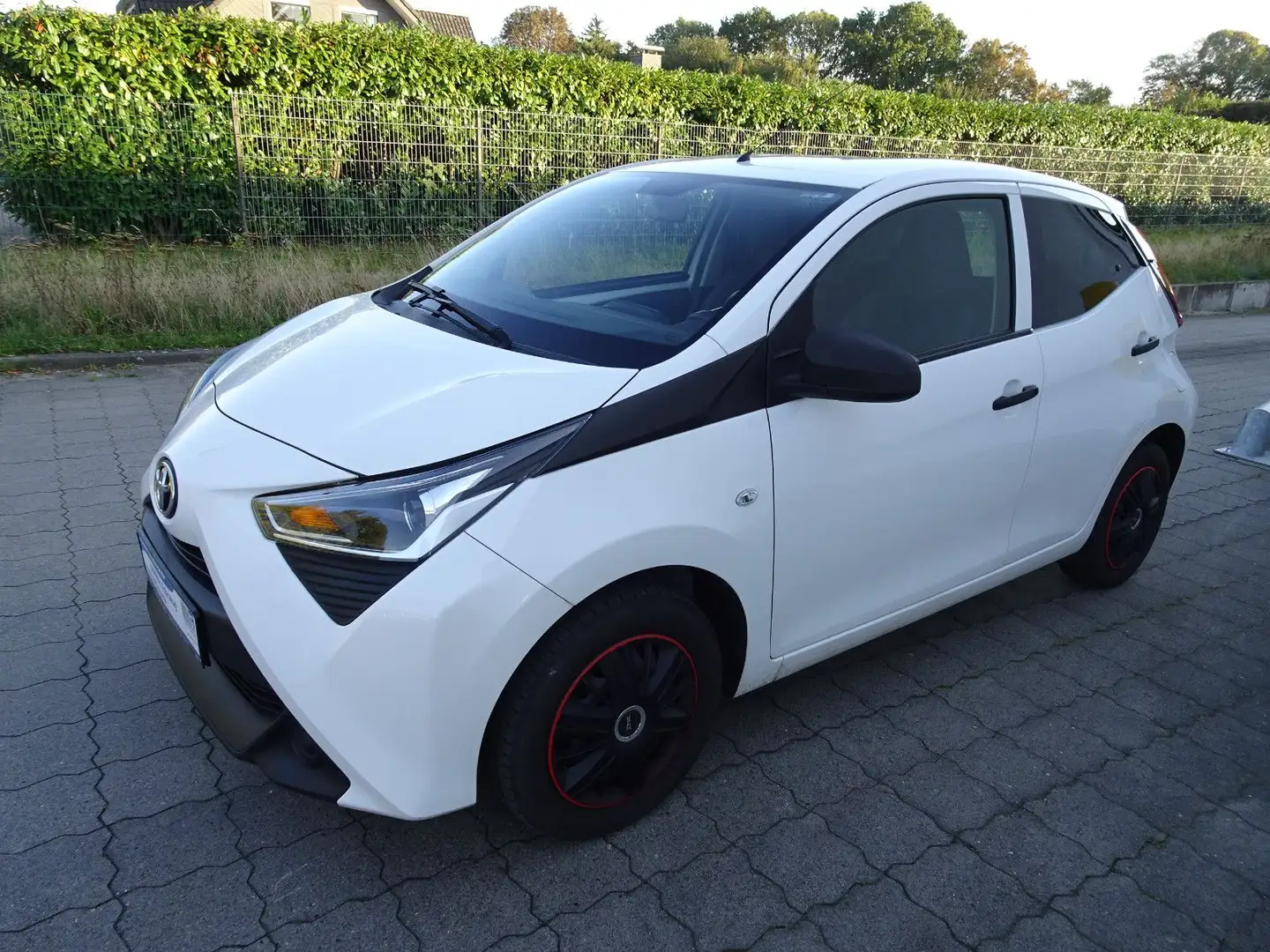 Toyota Aygo (X) 1,0-l-VVT-i x / 2-Hand / Klima Weiß - 1