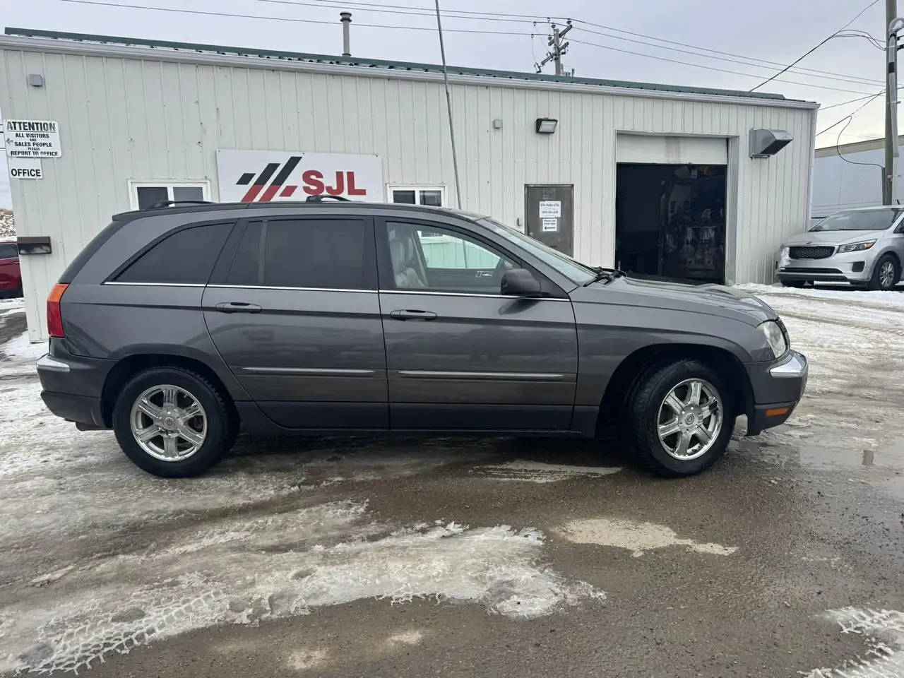 Chrysler Pacifica photo Chrysler Pacifica
