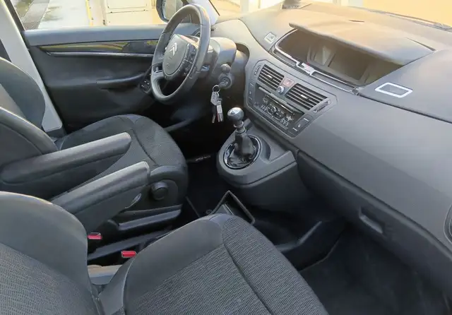 Citroen C4 Picasso view 4