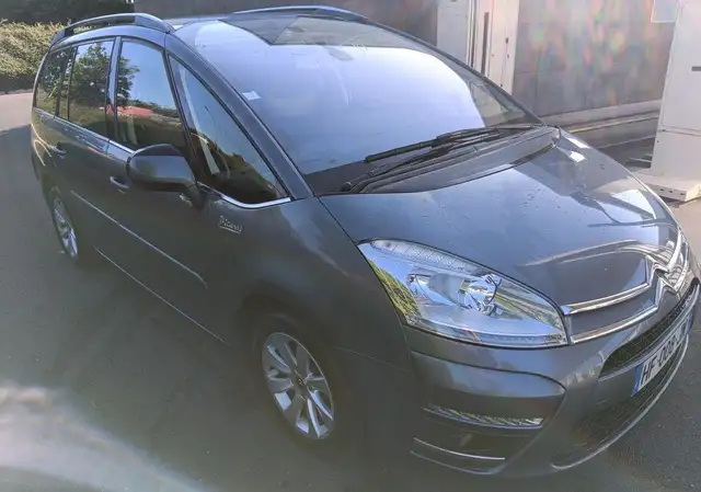 Citroen C4 Picasso view 2