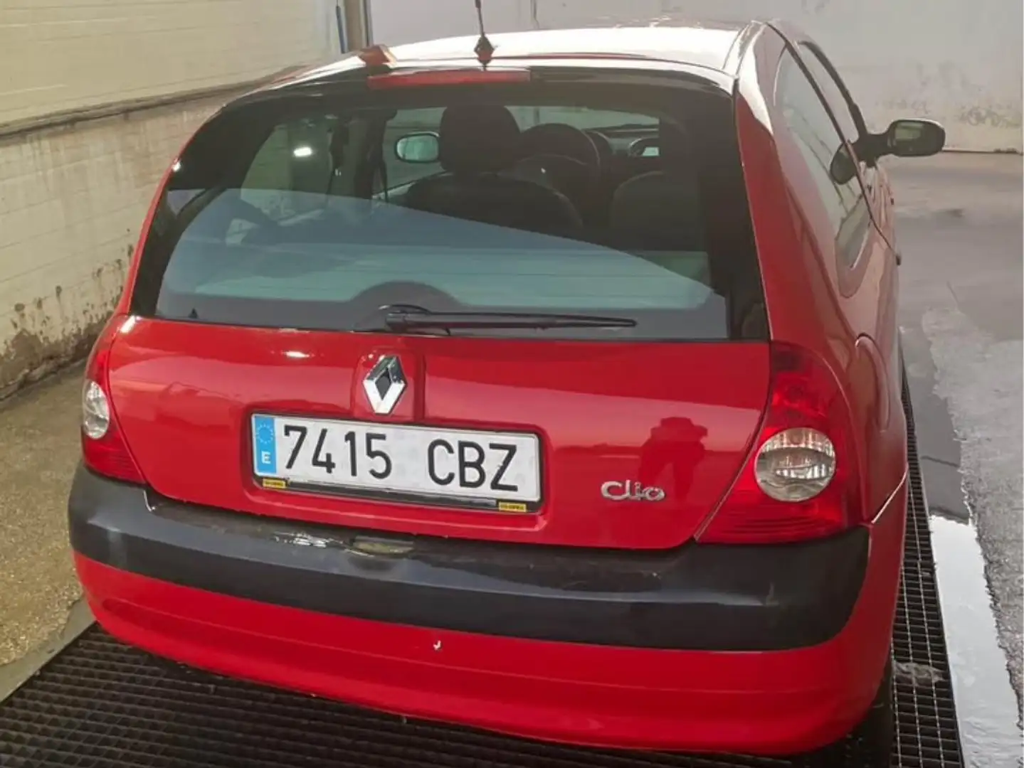 Renault Clio 3 p hatchback || Rouge - 2