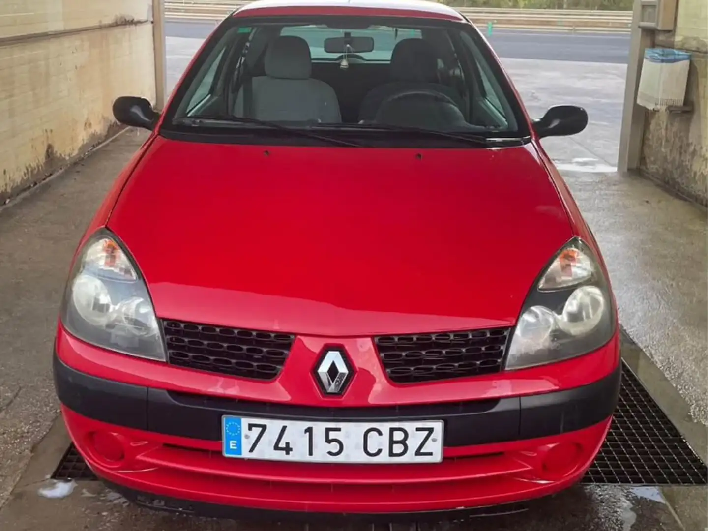 Renault Clio 3 p hatchback || Rouge - 1