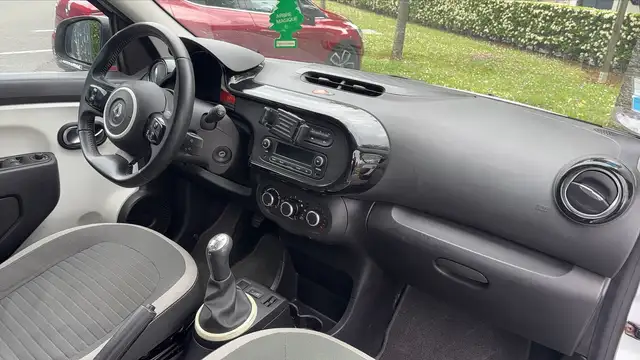 Renault Twingo view 10