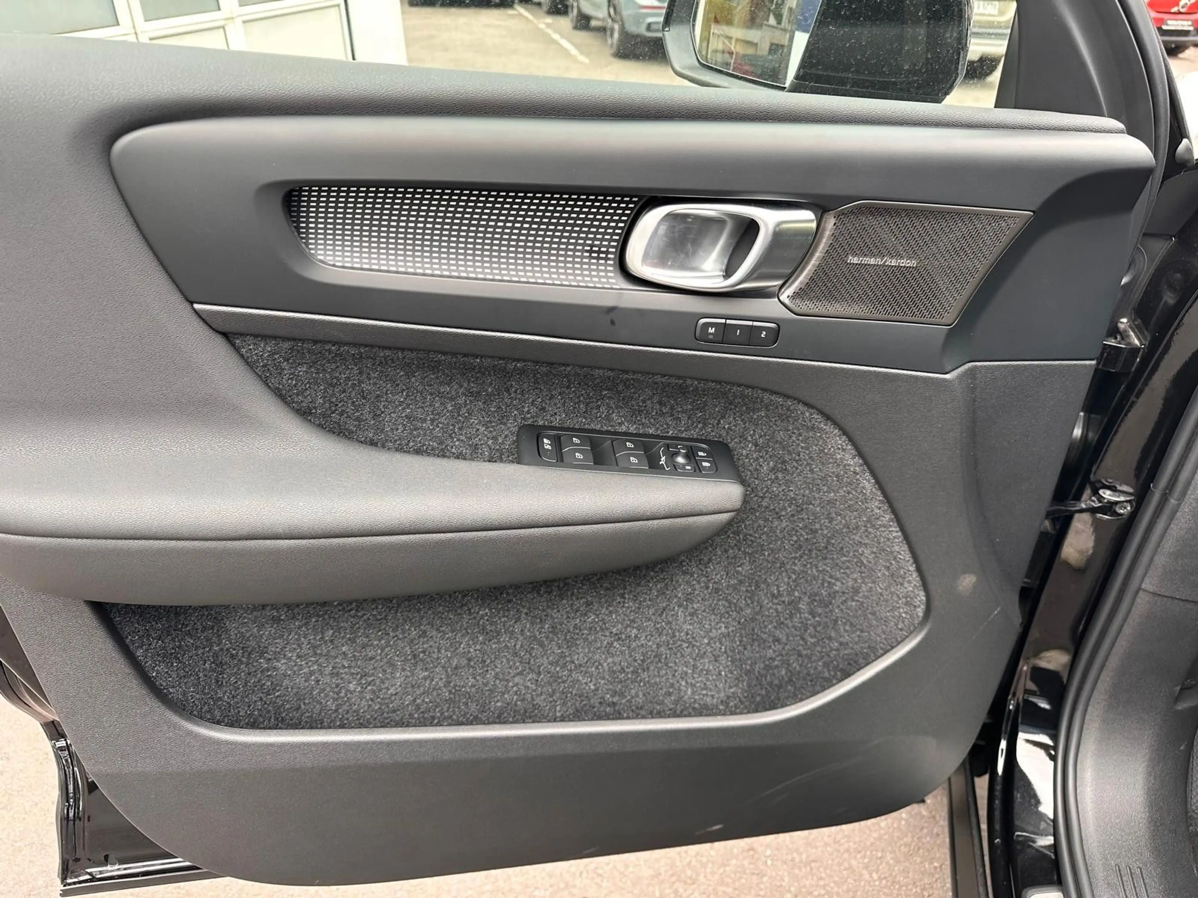 Volvo EX40 AWD Ultra Black Edition Perf.AHK,Pano360°WP — photo 14