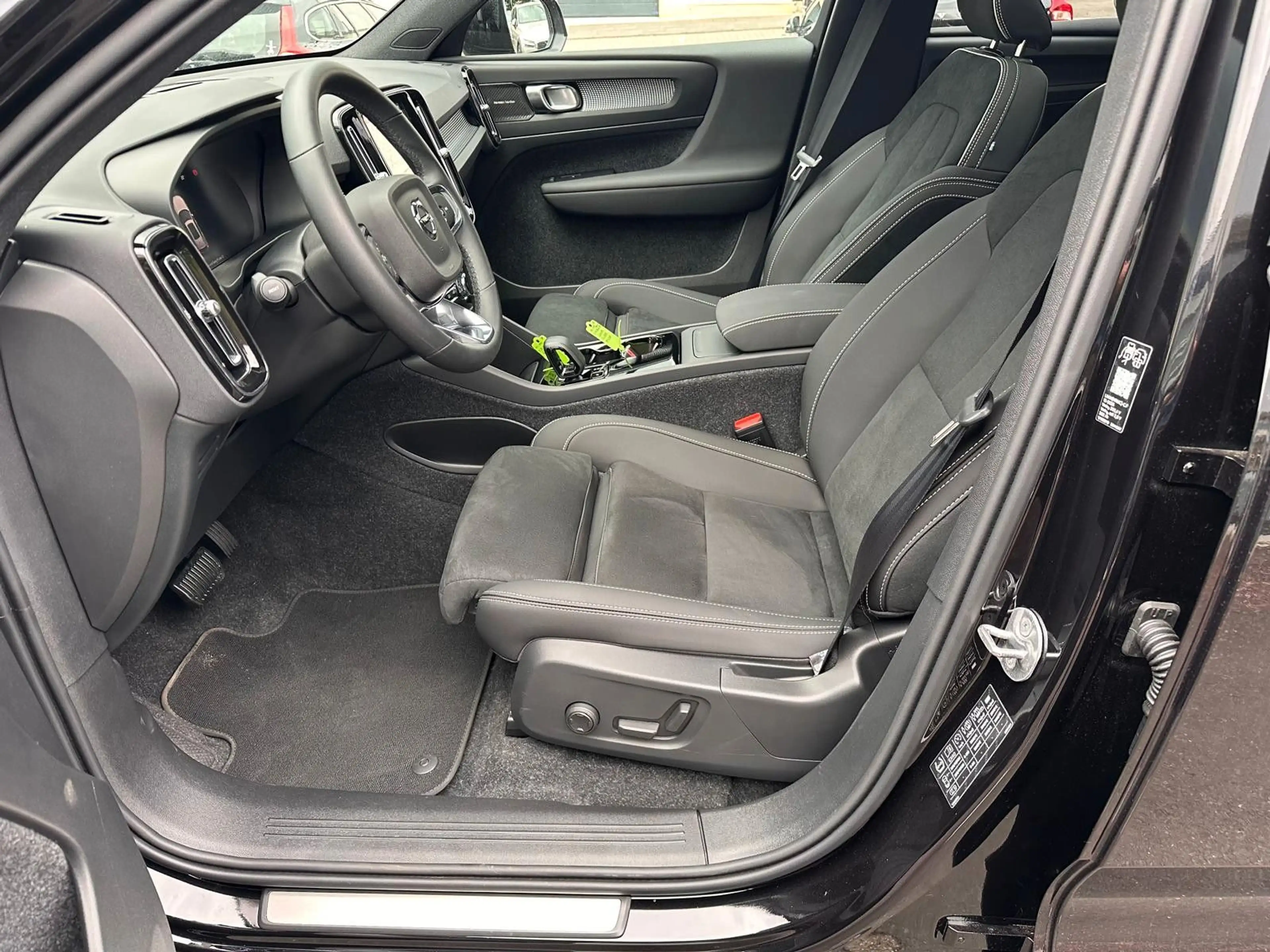 Volvo EX40 AWD Ultra Black Edition Perf.AHK,Pano360°WP — photo 15