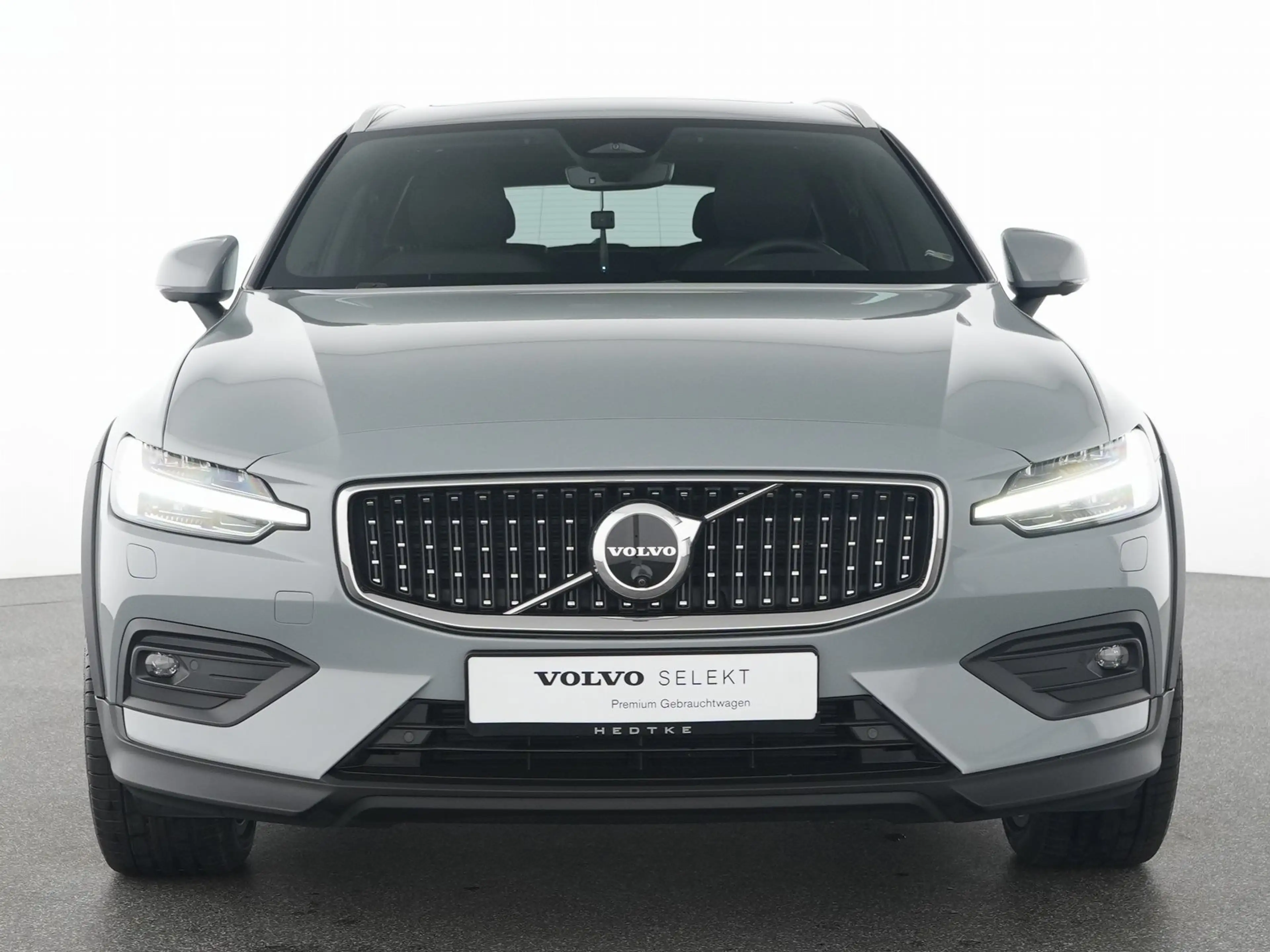 Volvo V60 Cross Country B4 Diesel AWD Geartronic Plus — photo 14