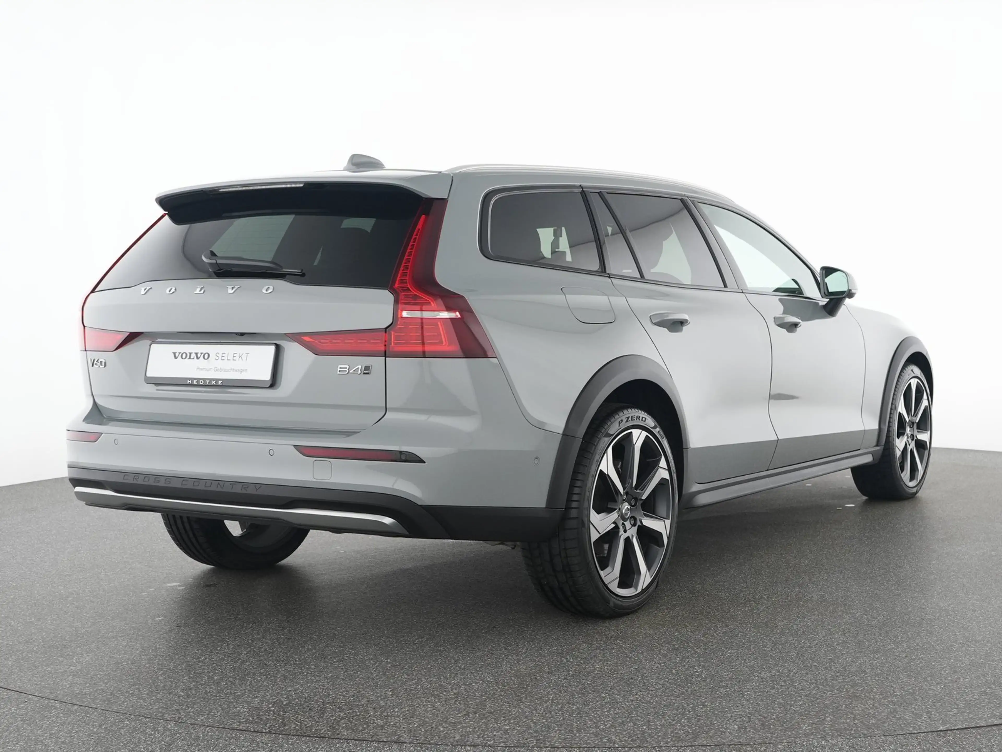 Volvo V60 Cross Country B4 Diesel AWD Geartronic Plus — photo 2