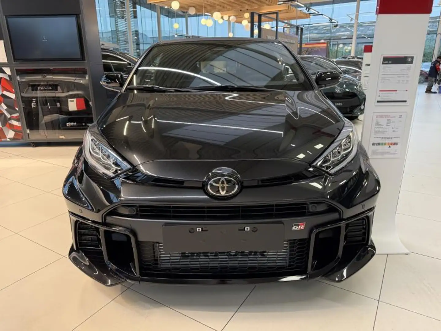 Toyota Yaris GR Yaris 1.6 Turbo MT + Experience Pack Zwart - 2