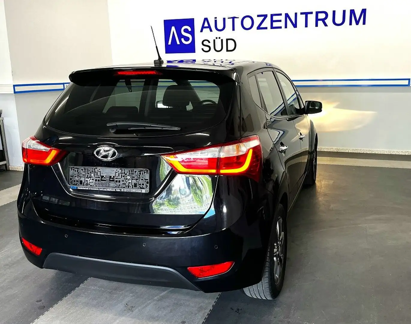 Hyundai iX20 1.6 STYLE Fekete - 2