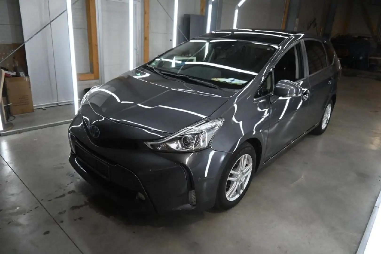 Toyota Prius+ Executive 7Sitzer Navi LED Kamera Pano Gris - 2