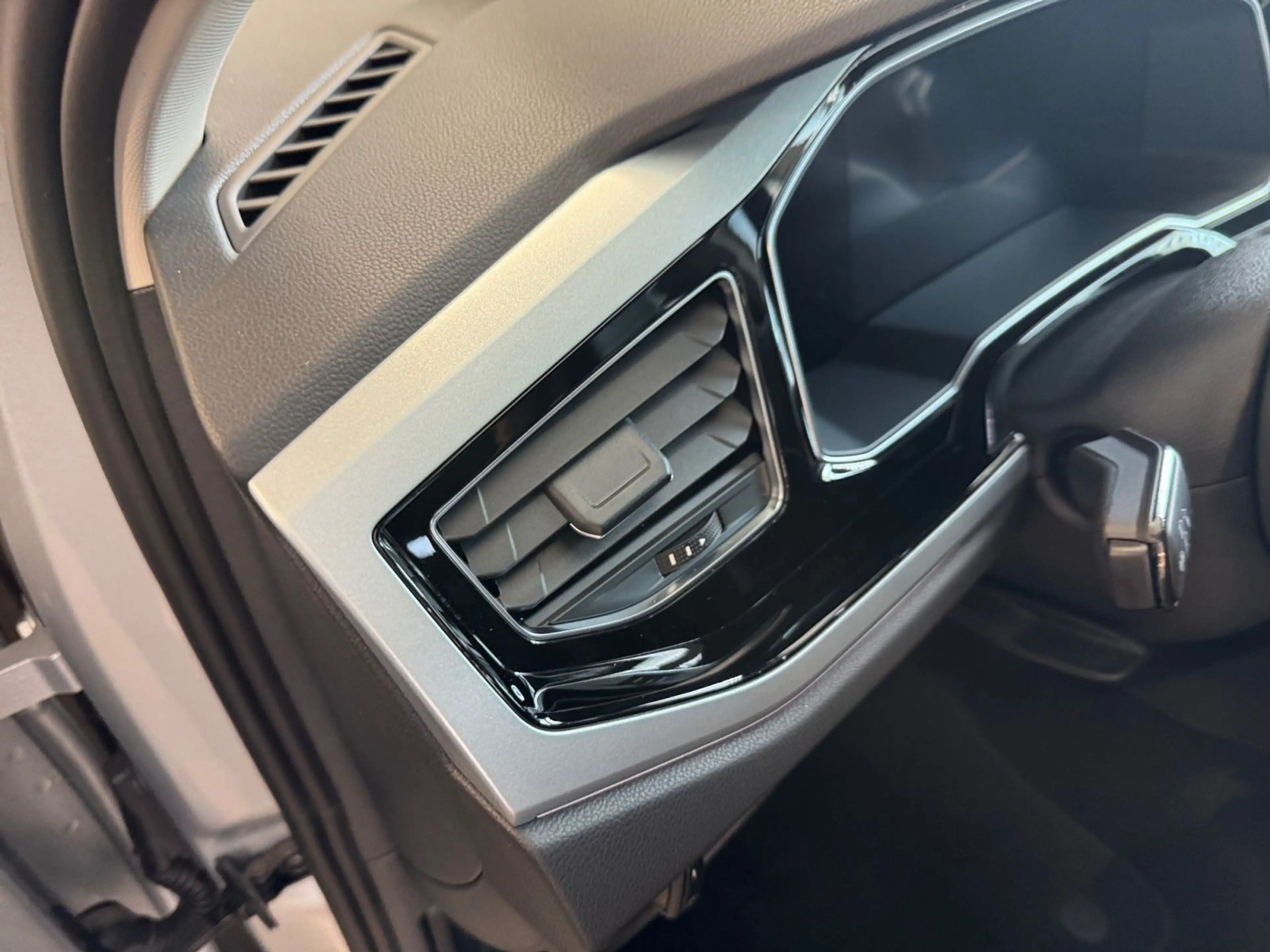Volkswagen Taigo 1.0 TSI GOAL 5JG+LED+NAVI+ACC+SHZ+DAB+ALU — photo 17