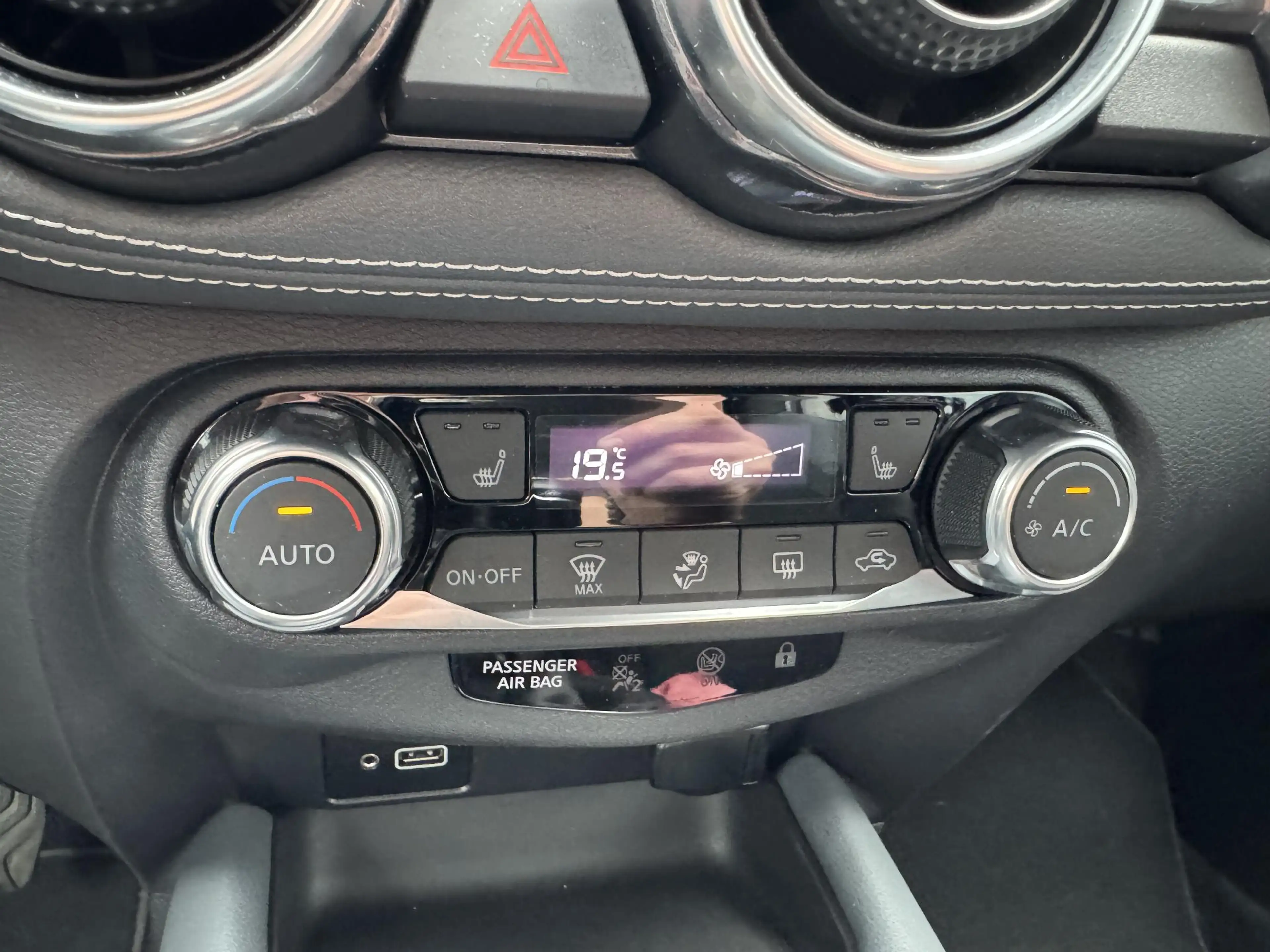 Nissan Juke 1.0 DIG-T 117PK TEKNA 2-TONE APPCARPLAY/P-CAM360 / — photo 25