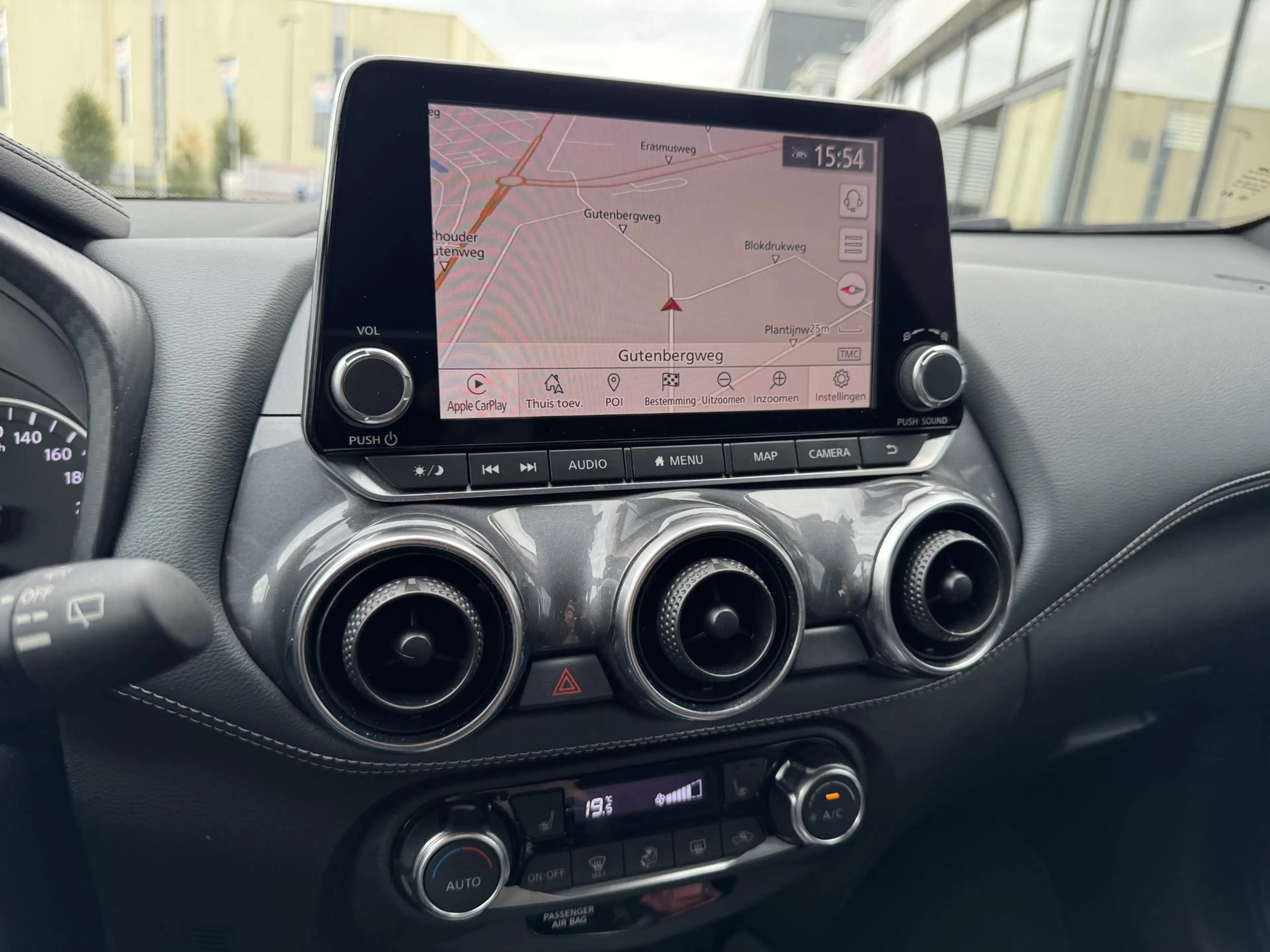 Nissan Juke 1.0 DIG-T 117PK TEKNA 2-TONE APPCARPLAY/P-CAM360 / — photo 17