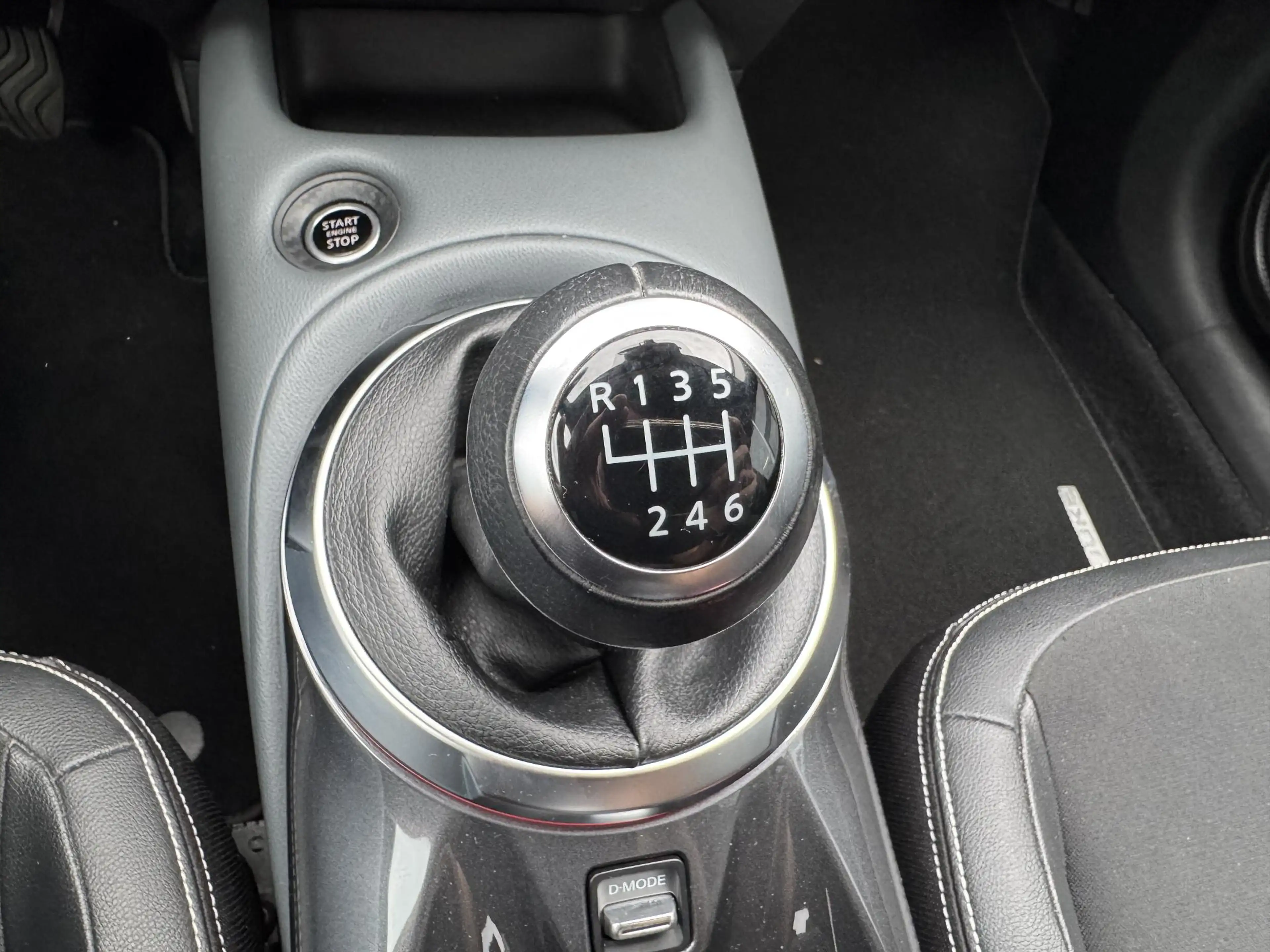 Nissan Juke 1.0 DIG-T 117PK TEKNA 2-TONE APPCARPLAY/P-CAM360 / — photo 30