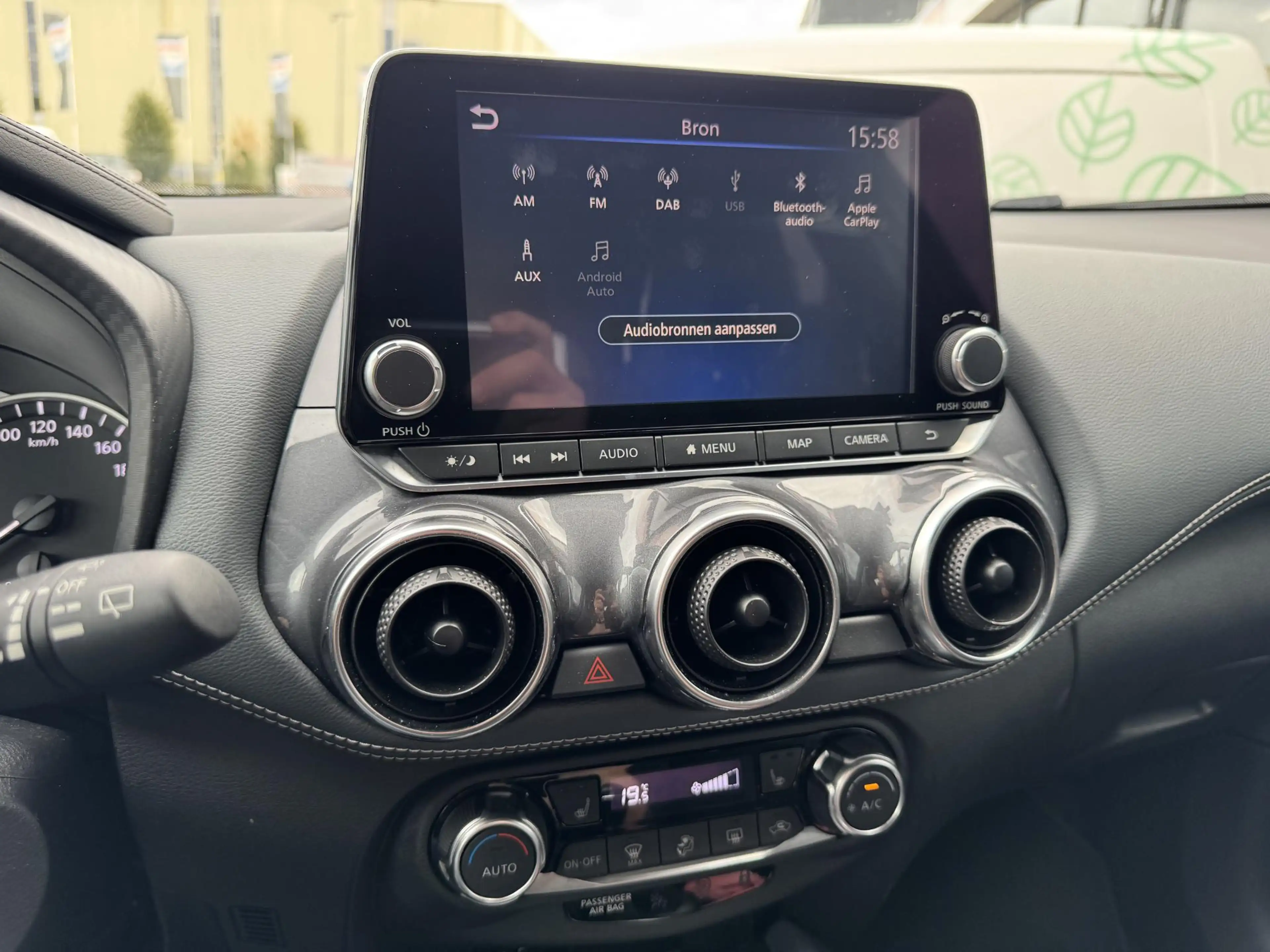 Nissan Juke 1.0 DIG-T 117PK TEKNA 2-TONE APPCARPLAY/P-CAM360 / — photo 24
