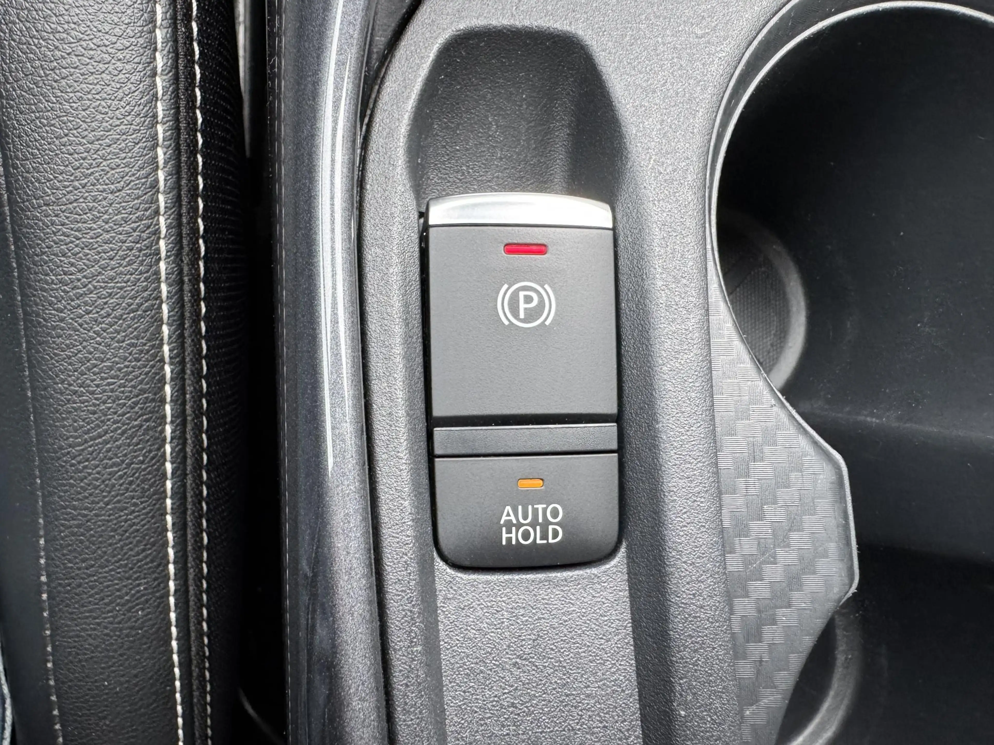 Nissan Juke 1.0 DIG-T 117PK TEKNA 2-TONE APPCARPLAY/P-CAM360 / — photo 32