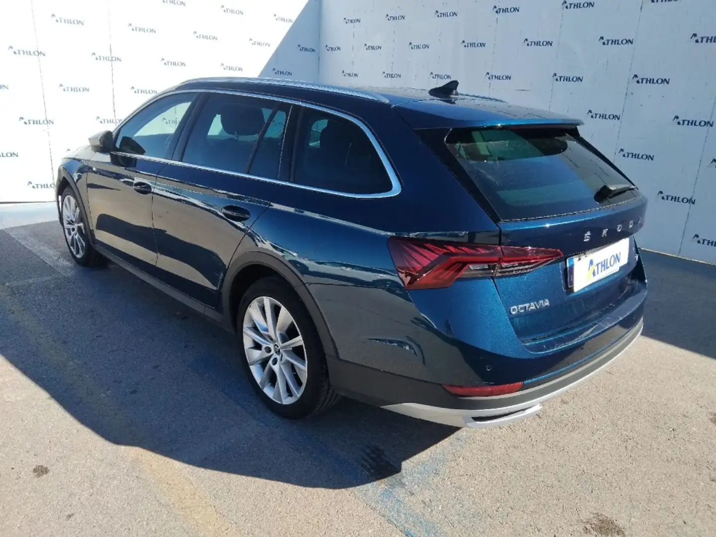 Skoda Octavia Combi 2.0TDI Scout 147kW DSG 4x4 Azul - 2
