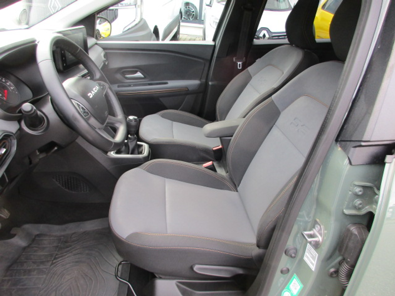 Dacia Jogger Extreme TCE 110 Navi Sitzheizung 7 Sitzer Klimaautomatik Alufelgen Top Ausstattung — photo 9