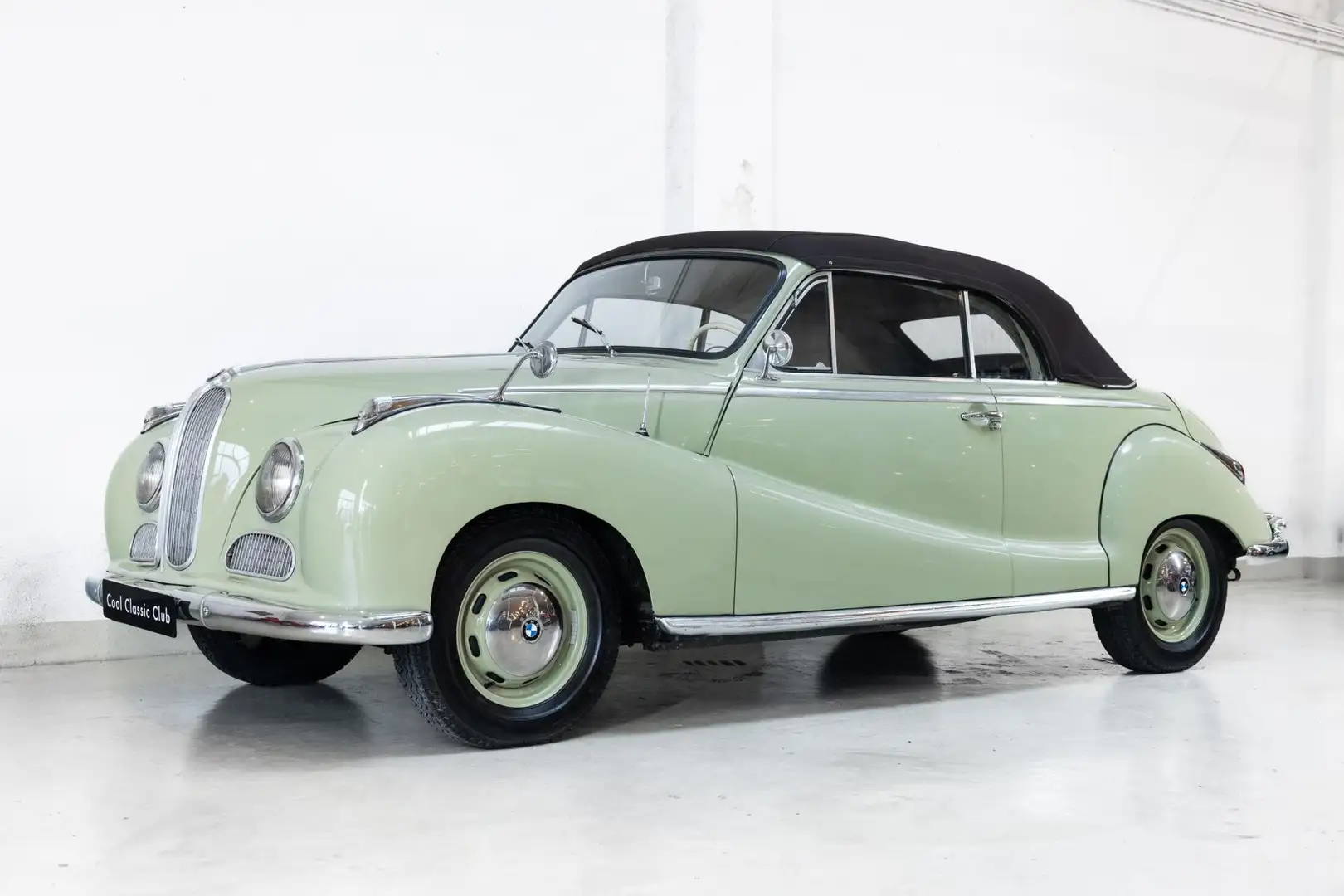 BMW 502 Cabriolet by Baur - 1 of 57 - 51 Year Ownershi Verde - 1