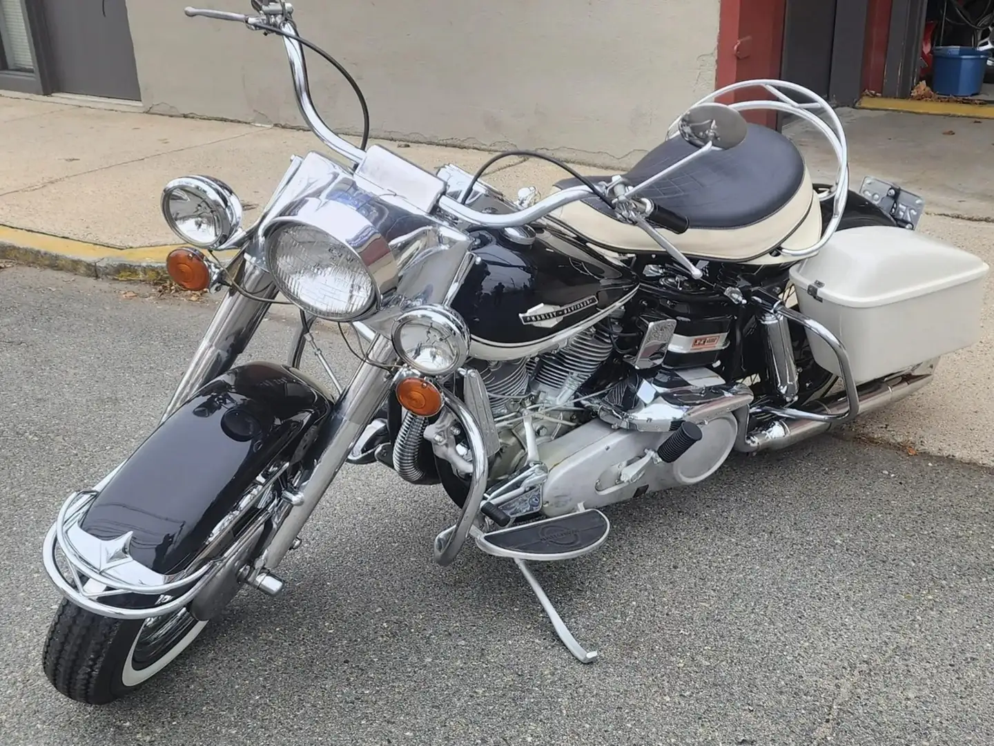 Harley-Davidson Electra Glide FLH Noir - 2